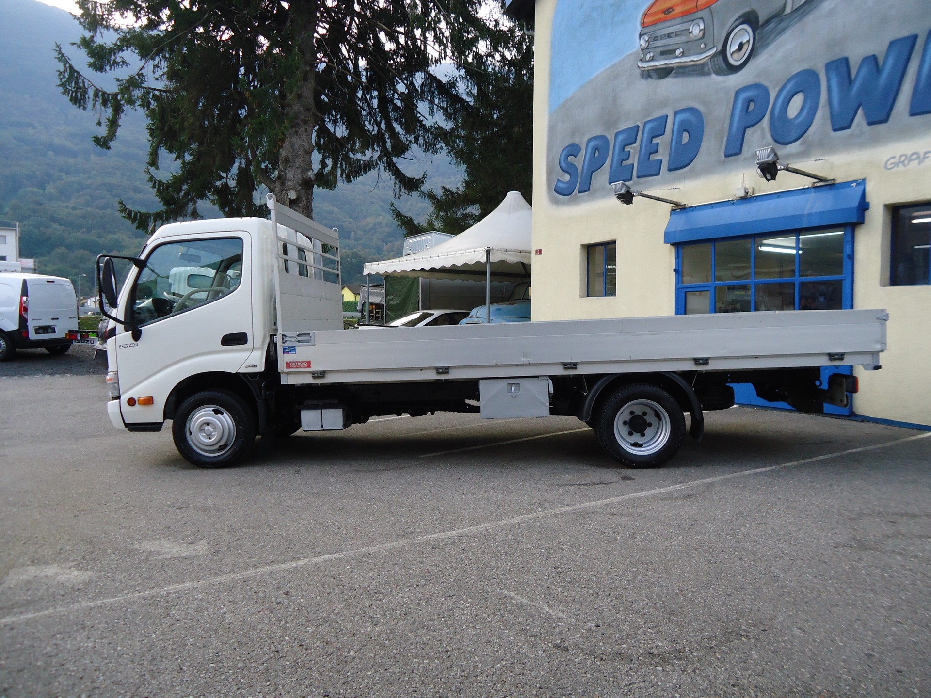 TOYOTA Dyna 150 MWB - Ponte Fisso in Alluminio - Gancio di Traino.-image-1