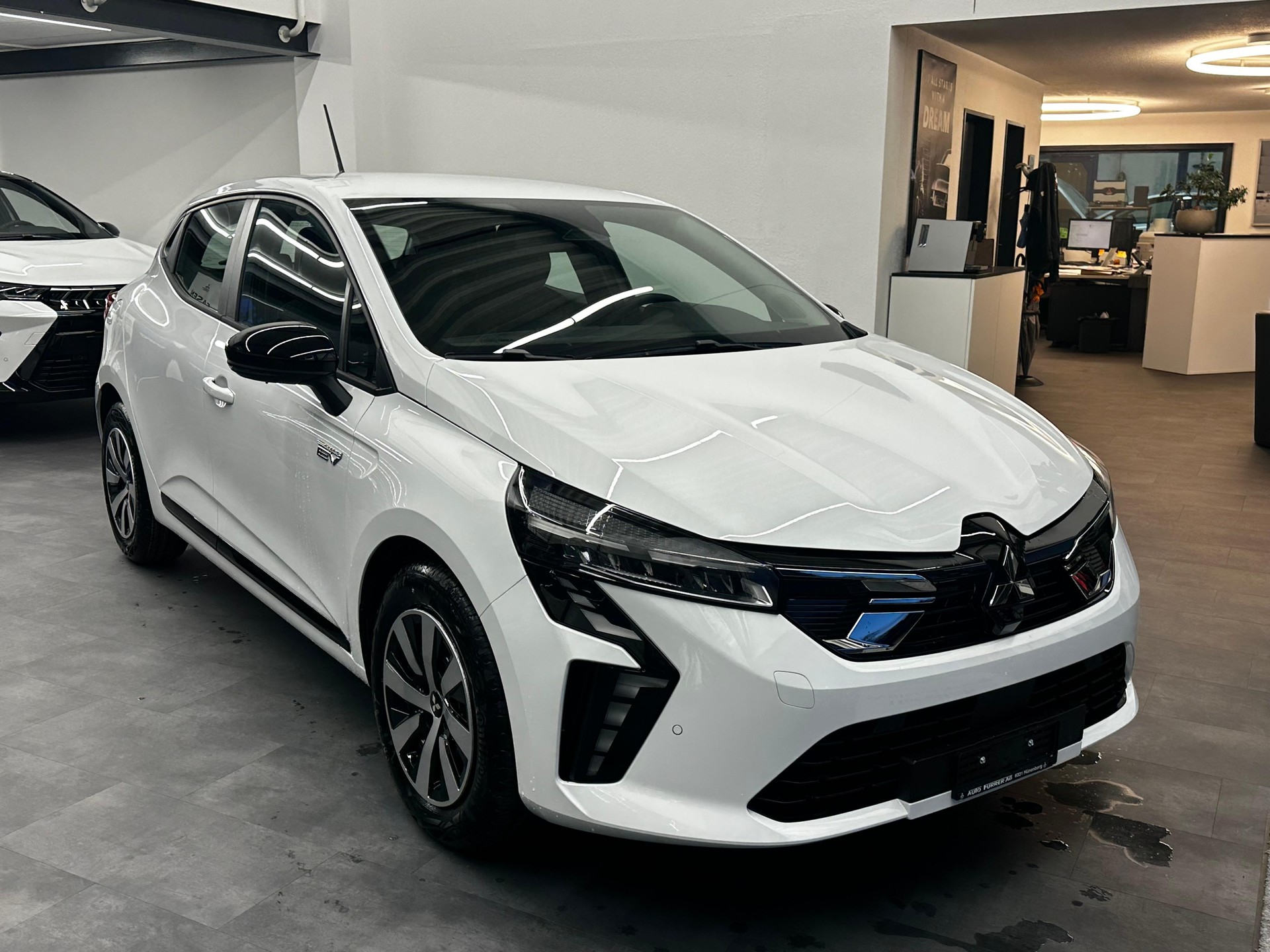 MITSUBISHI Colt 1.6 HEV Invite-image-7