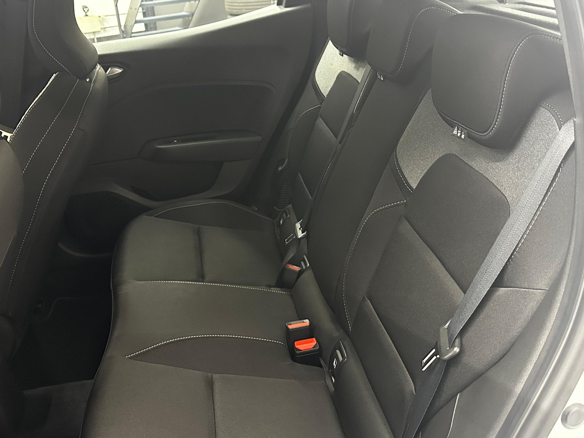 MITSUBISHI Colt 1.6 HEV Invite-image-10