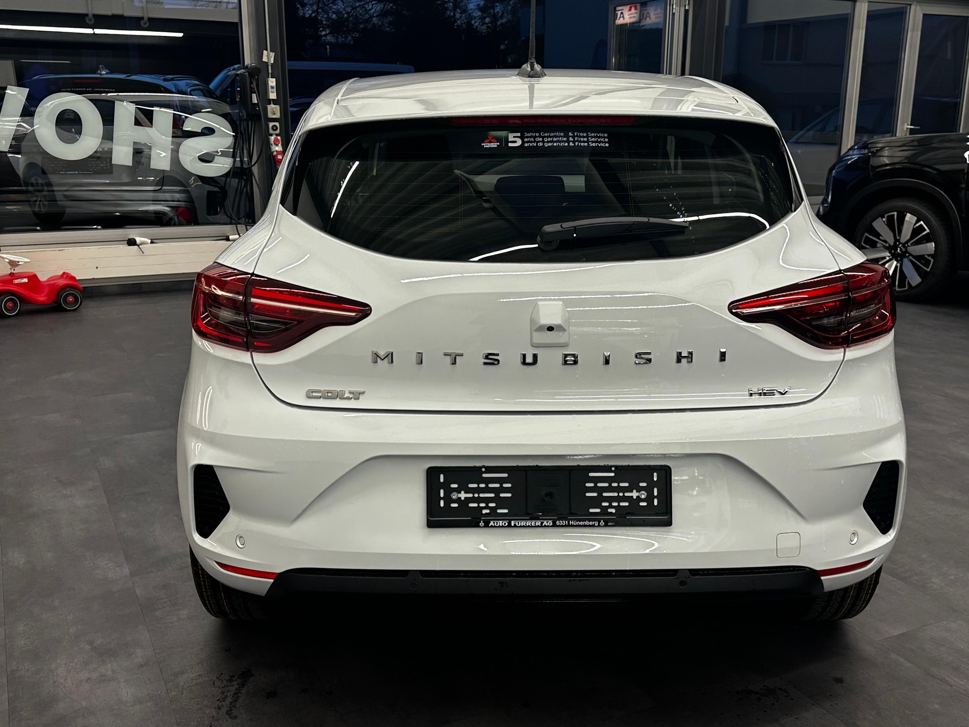 MITSUBISHI Colt 1.6 HEV Invite-showroom-element-3