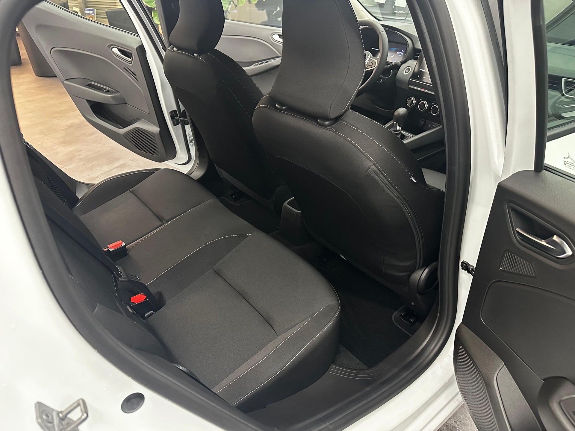 MITSUBISHI Colt 1.6 HEV Invite-image-12