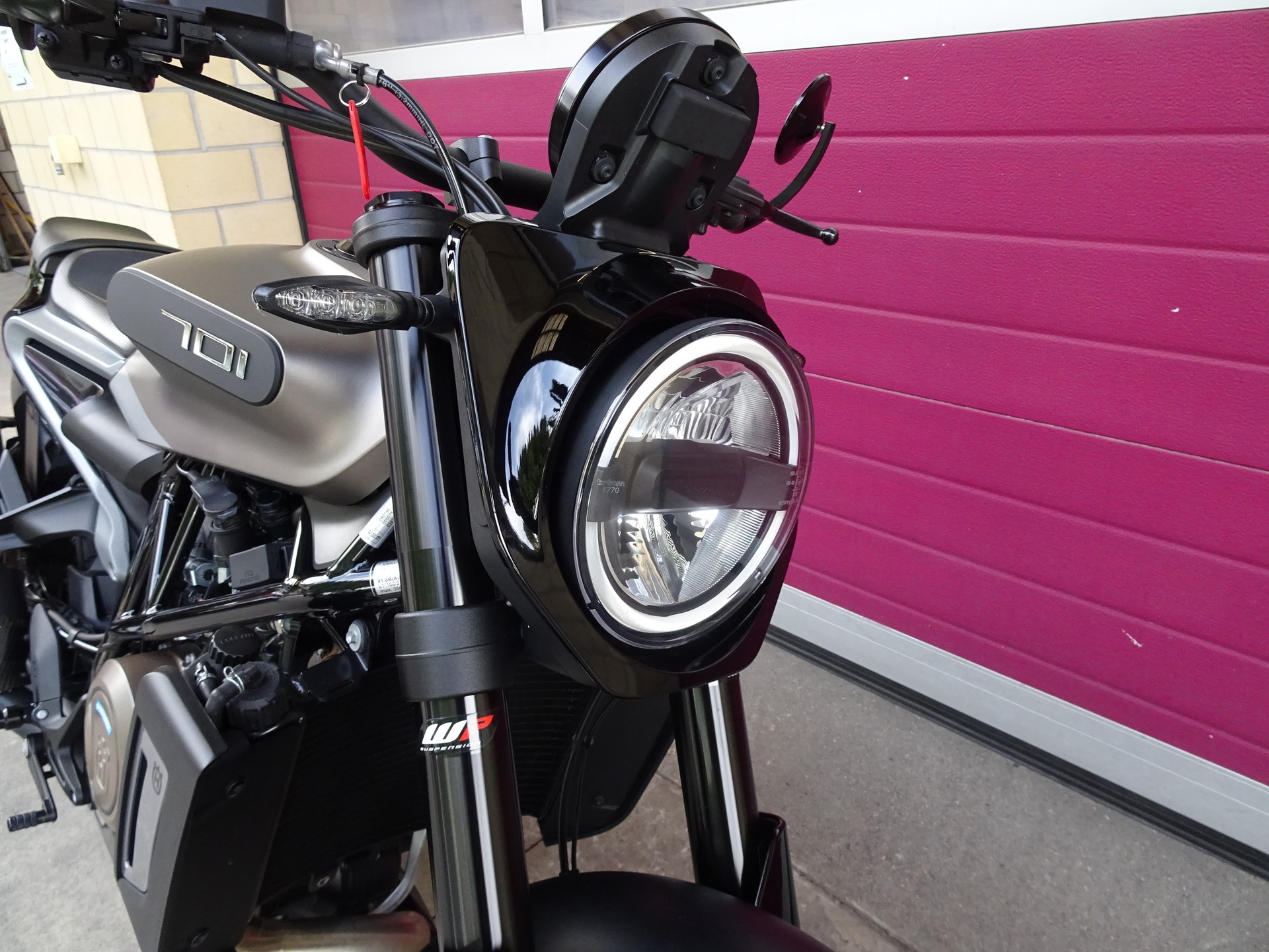 HUSQVARNA Svartpilen 701-image-11