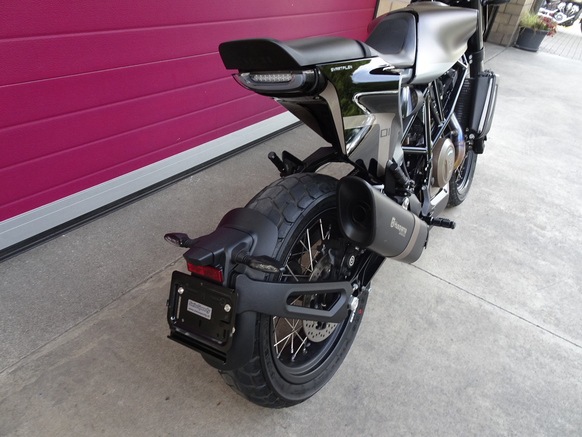 HUSQVARNA Svartpilen 701-image-7