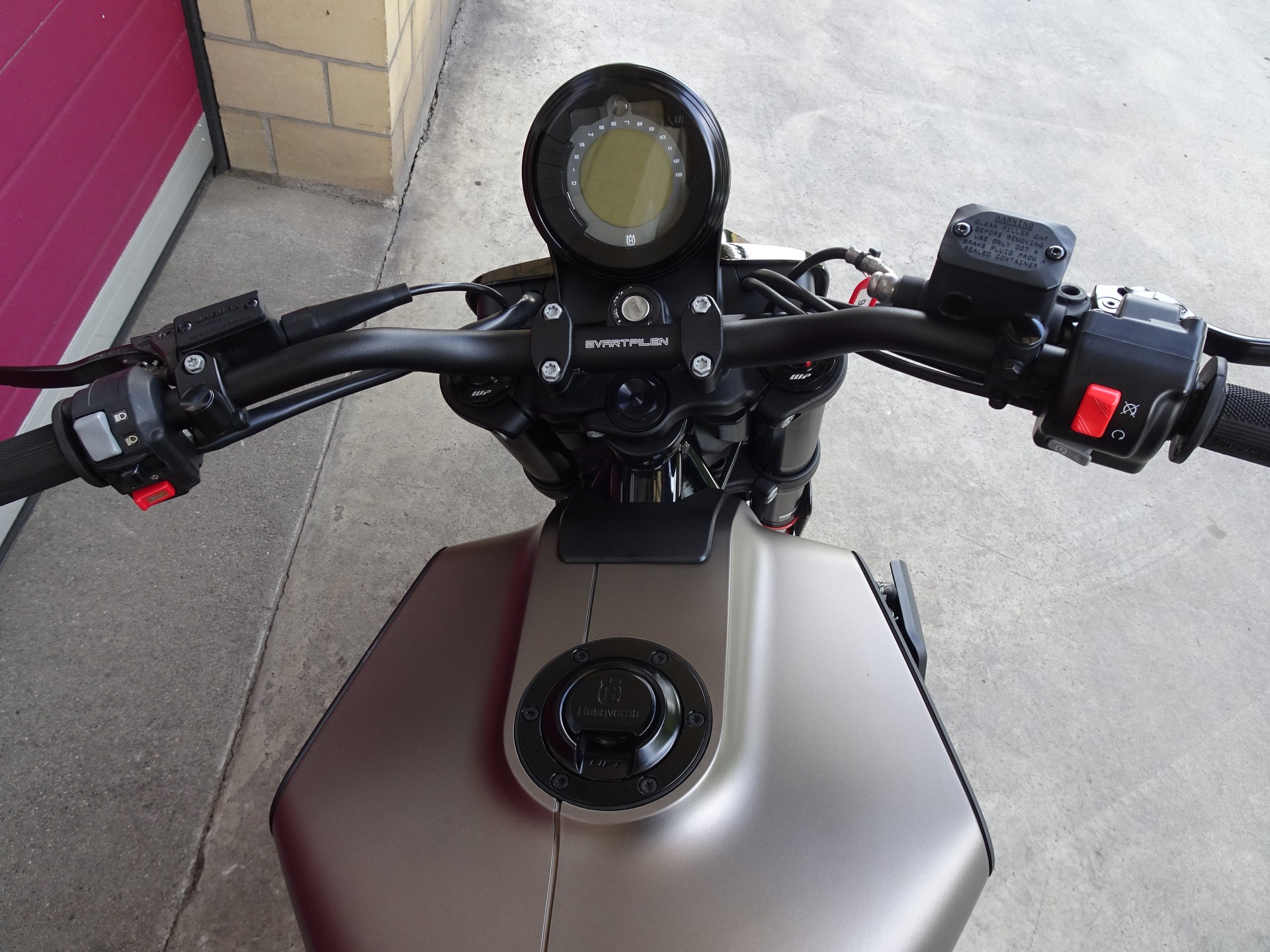 HUSQVARNA Svartpilen 701-image-5