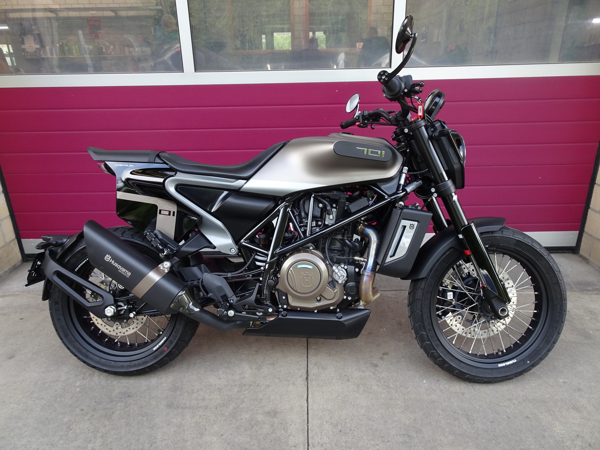 HUSQVARNA Svartpilen 701-image-0
