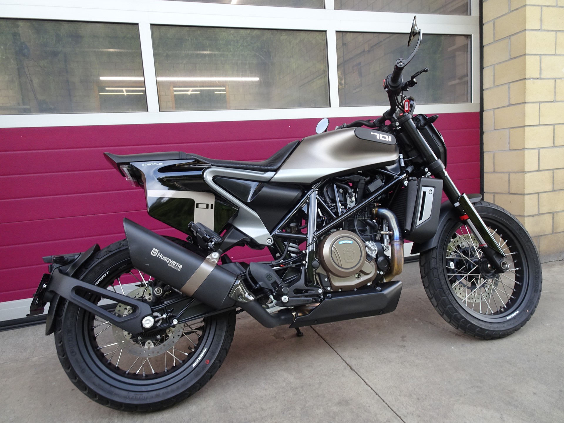 HUSQVARNA Svartpilen 701-image-8