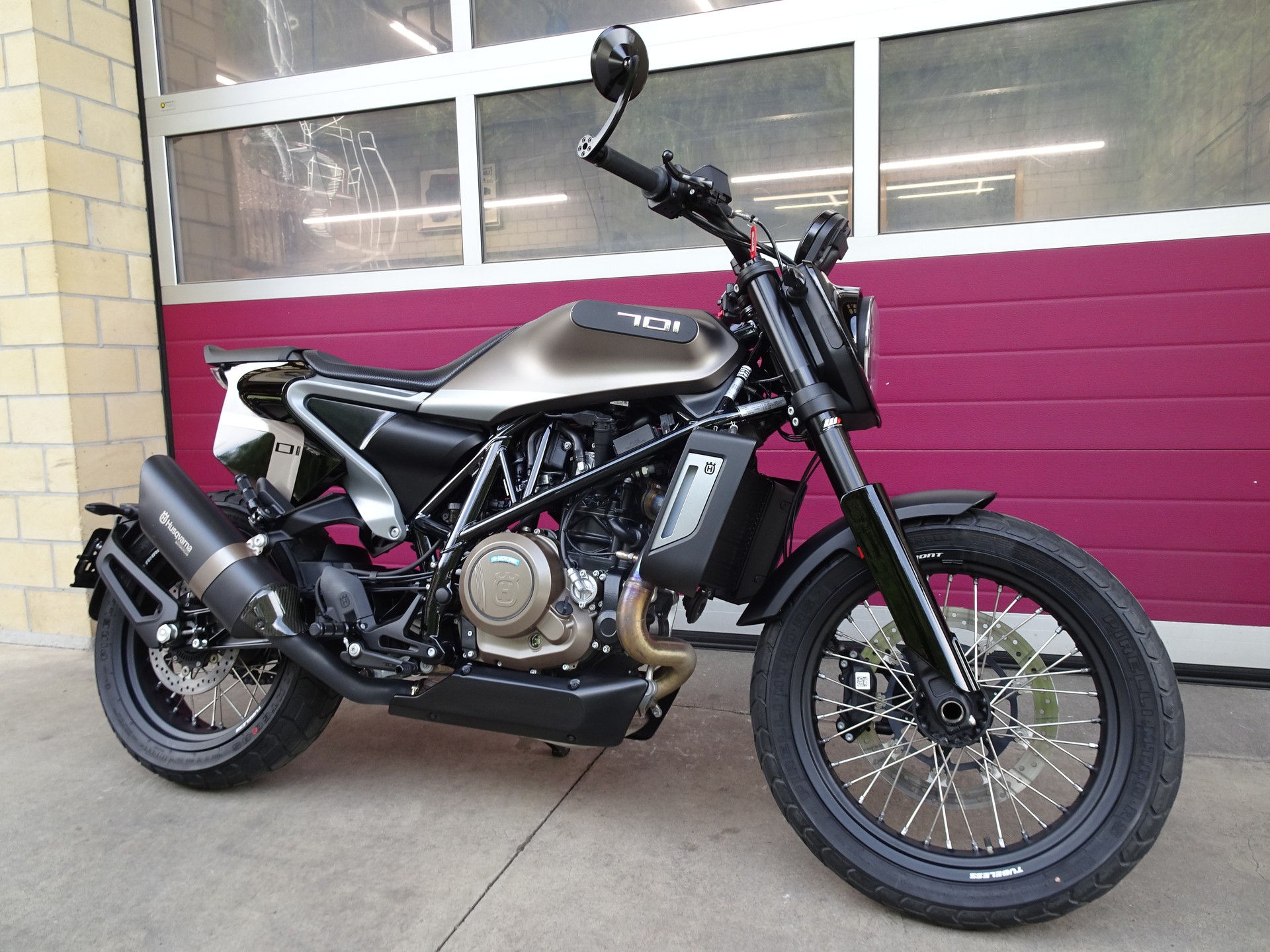 HUSQVARNA Svartpilen 701-image-10