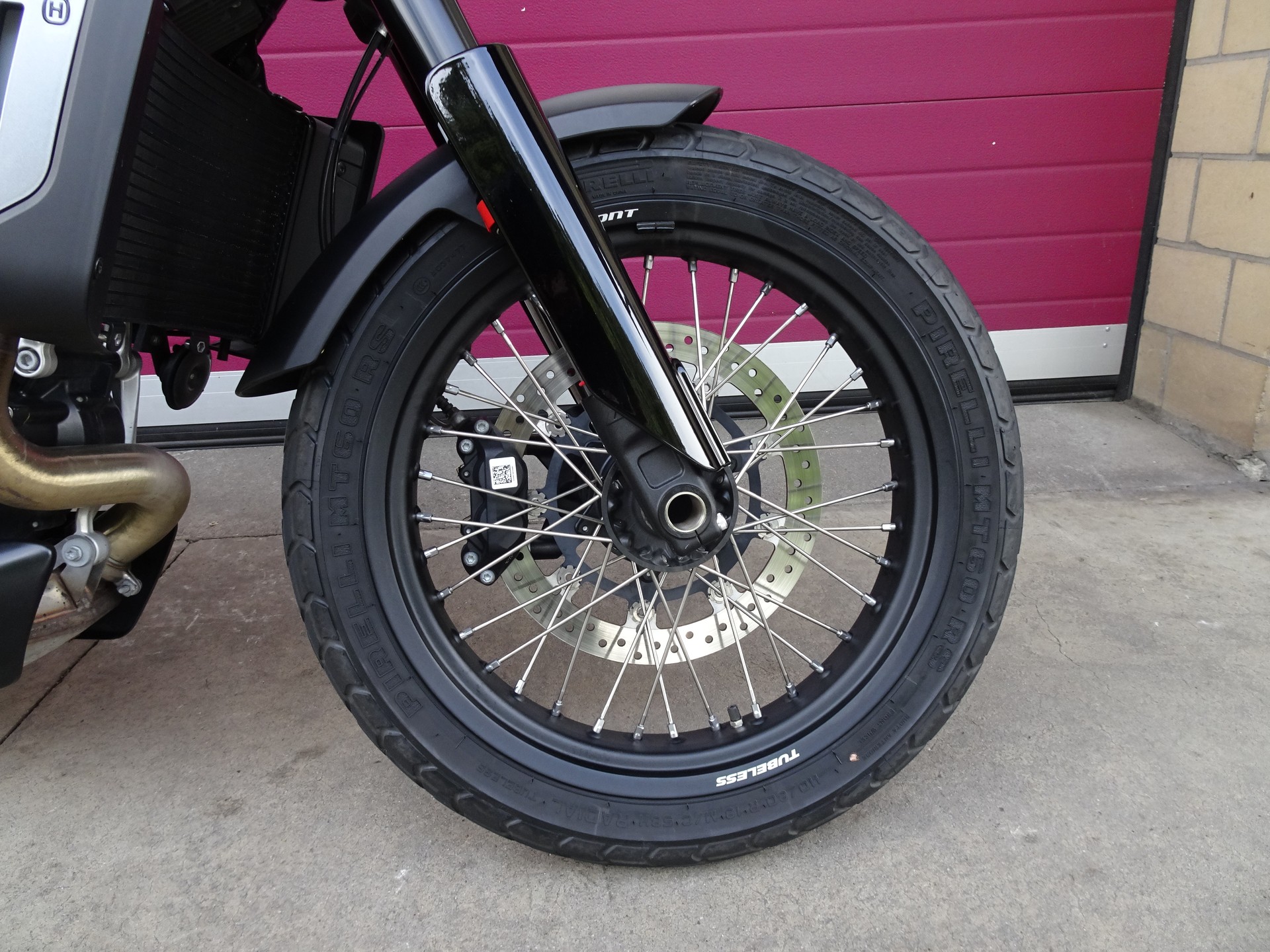 HUSQVARNA Svartpilen 701-image-1