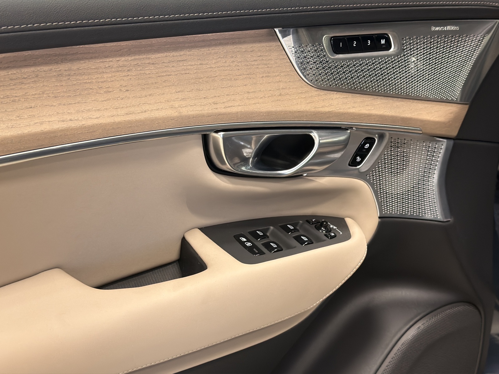 VOLVO XC90 T8 eAWD PluginHybrid Ultra Dark Geartronic-image-10