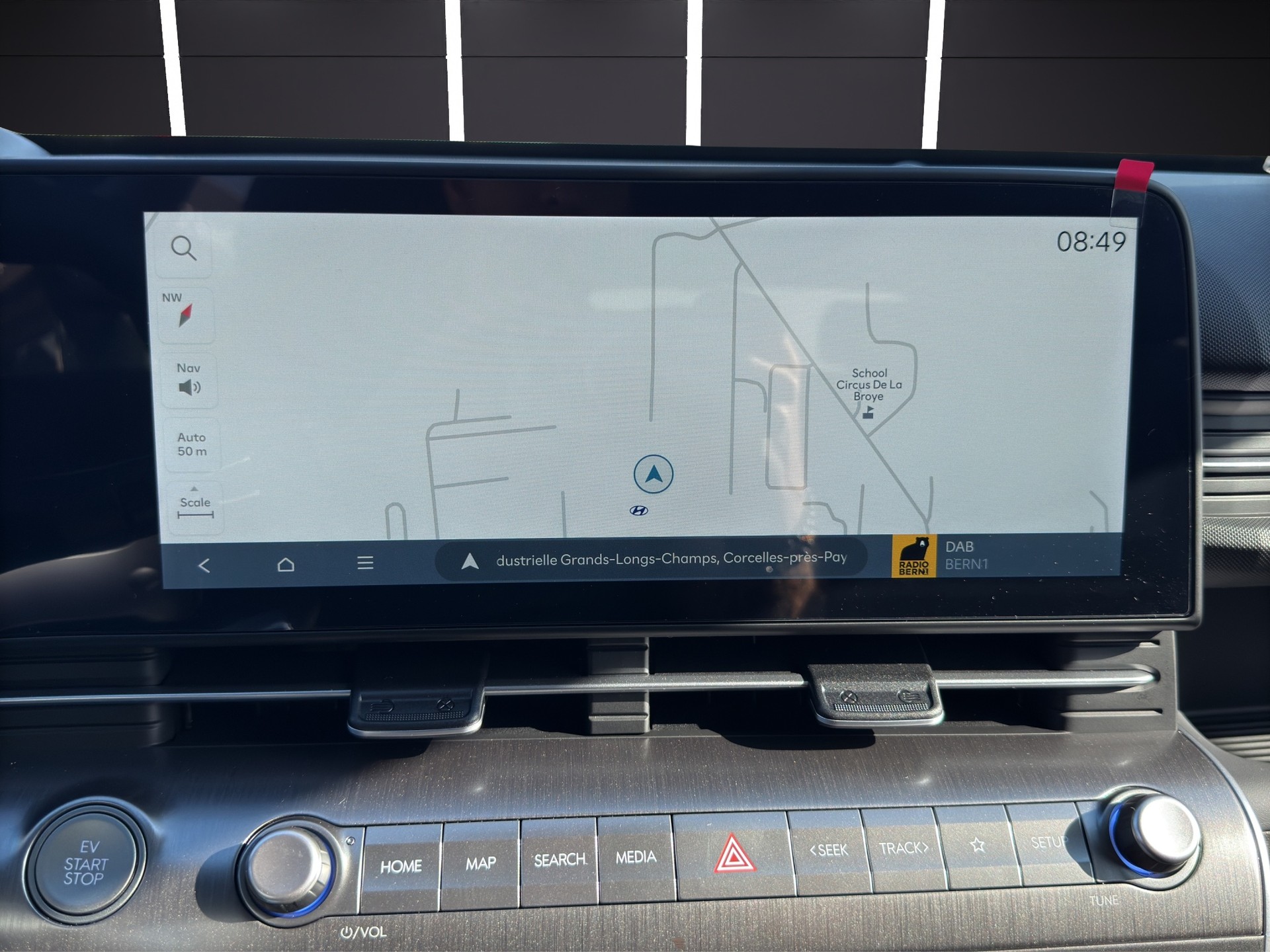 HYUNDAI Kona EV 65.4 kWh Amplia-image-12