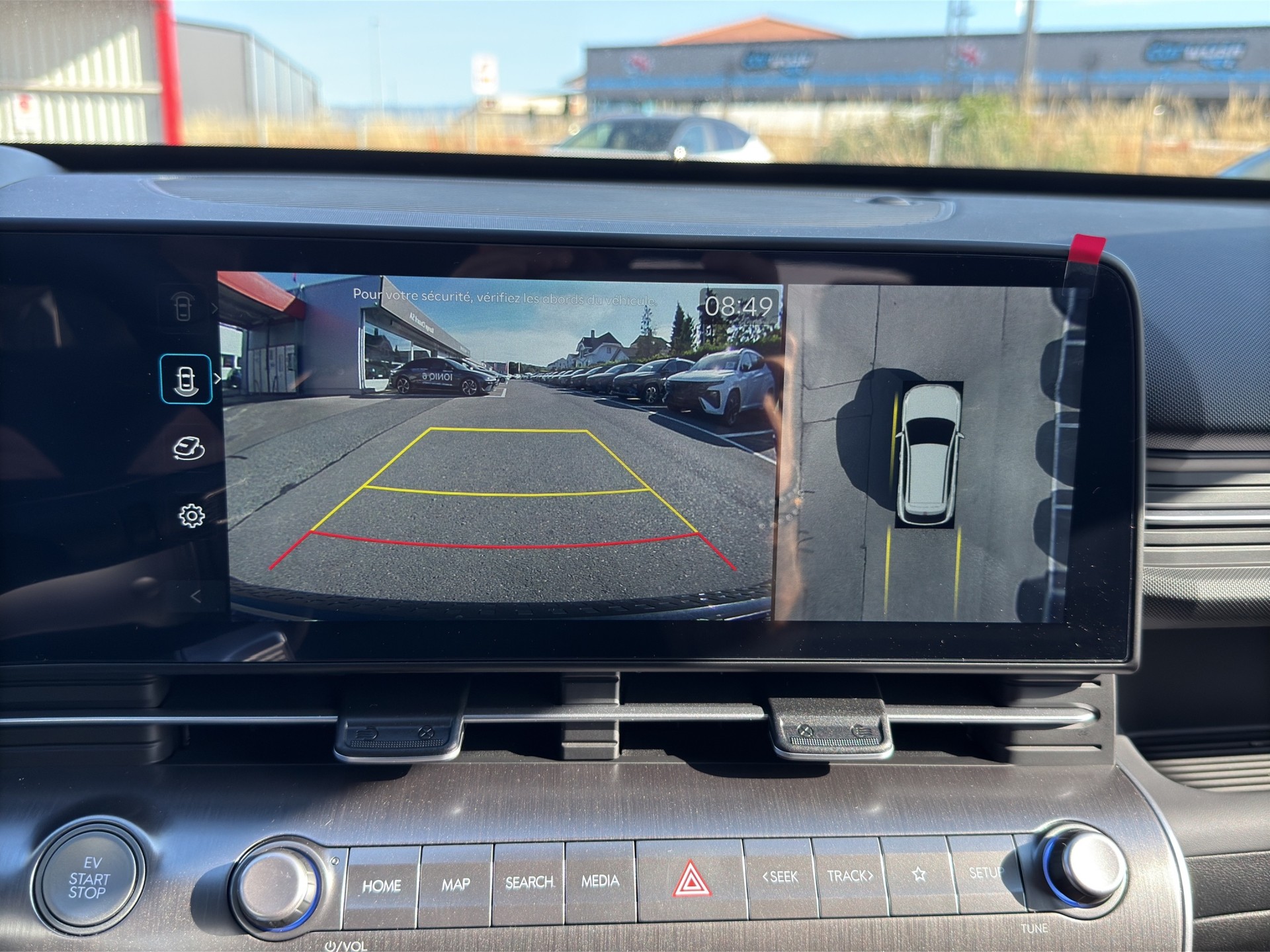 HYUNDAI Kona EV 65.4 kWh Amplia-image-11