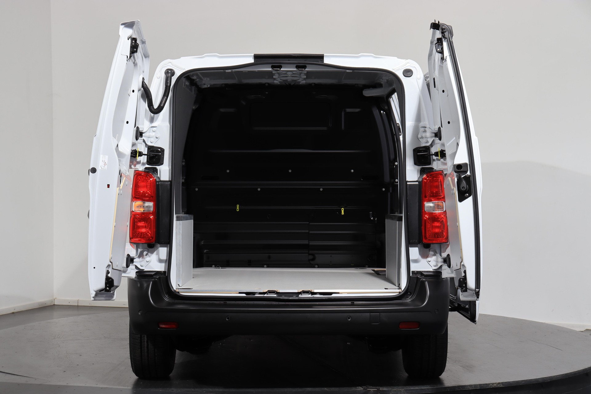 CITROEN e-Jumpy Kaw. M 50 kWh-showroom-element-3