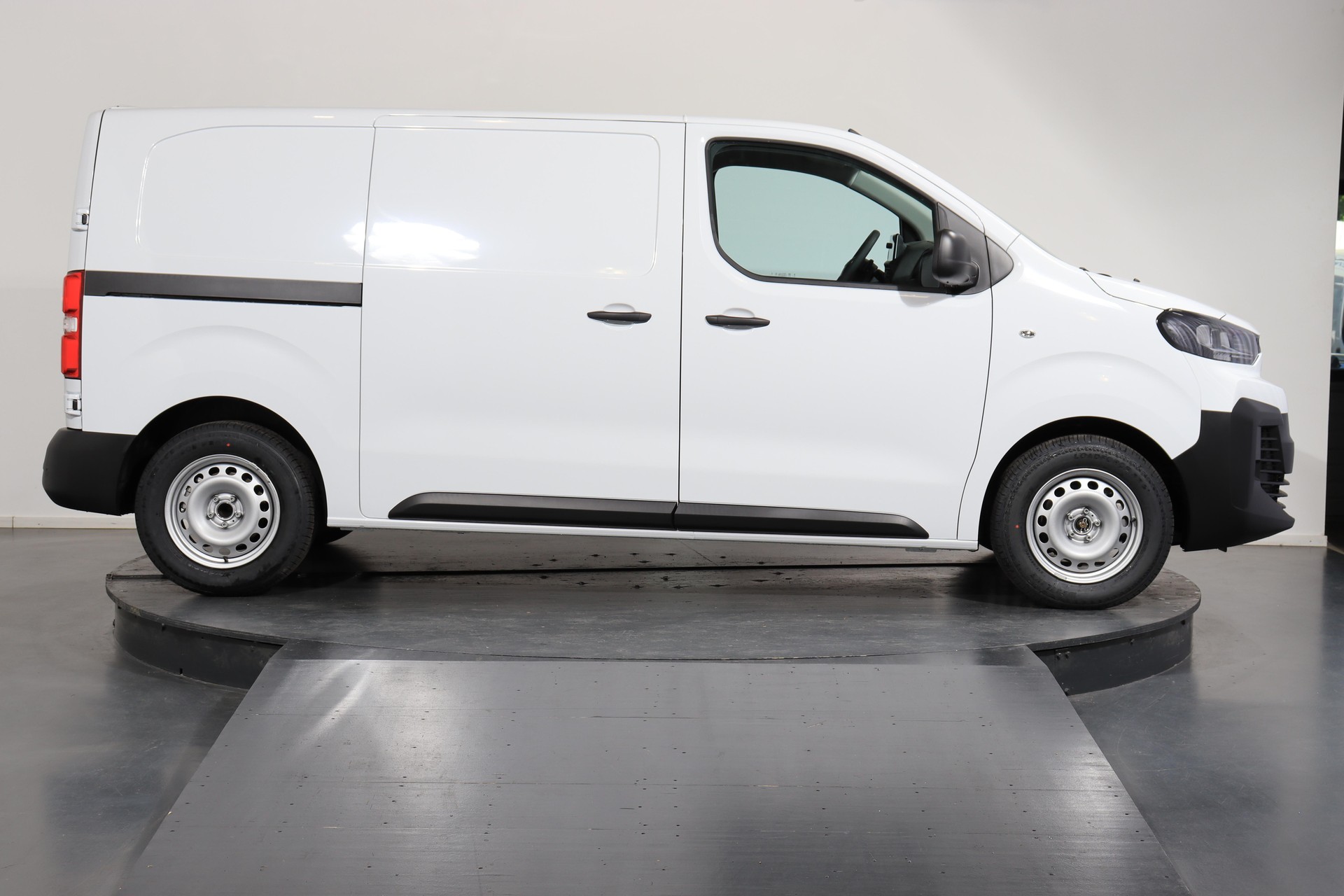 CITROEN e-Jumpy Kaw. M 50 kWh-showroom-element-1