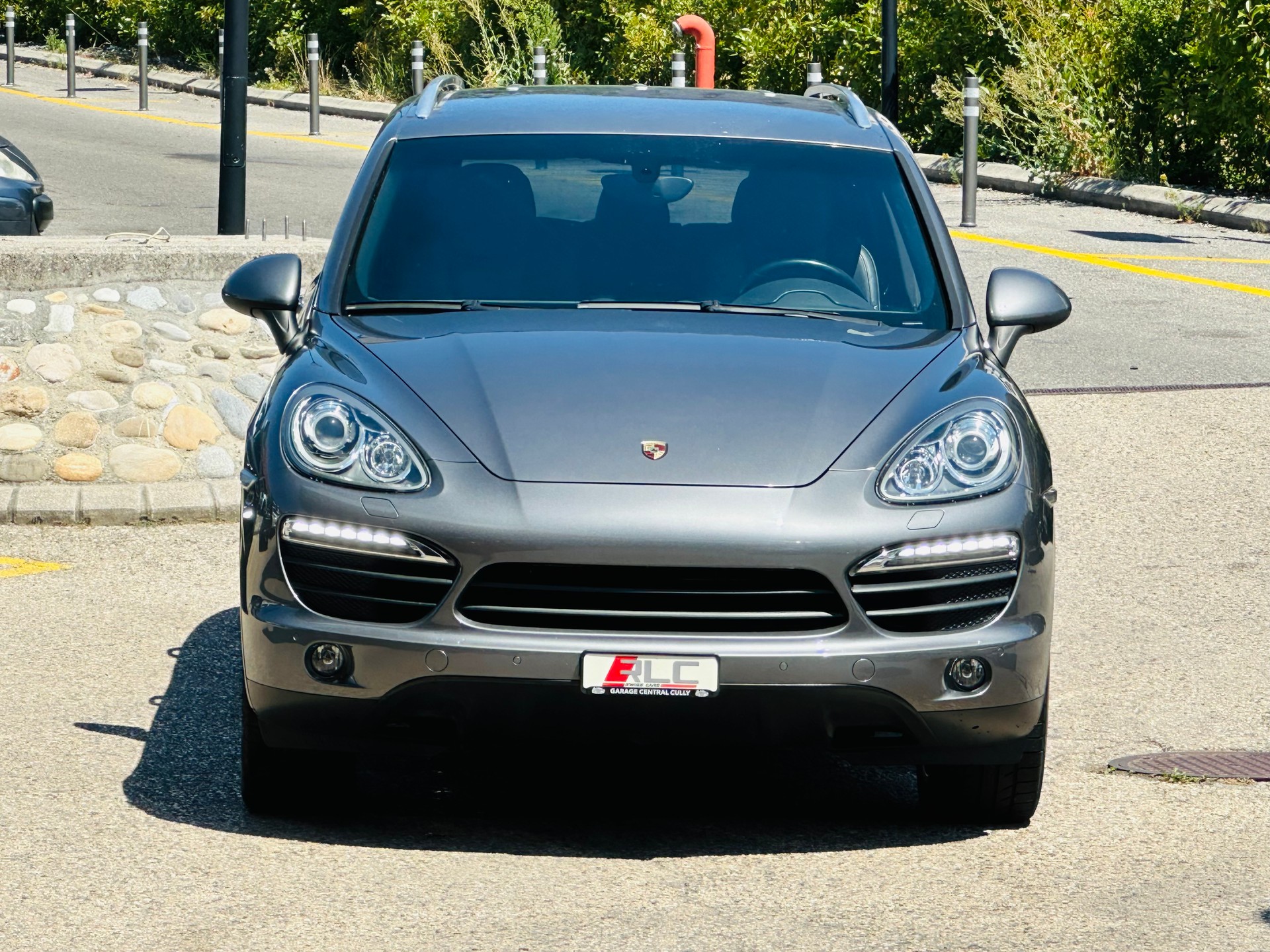 PORSCHE Cayenne S-showroom-element-2