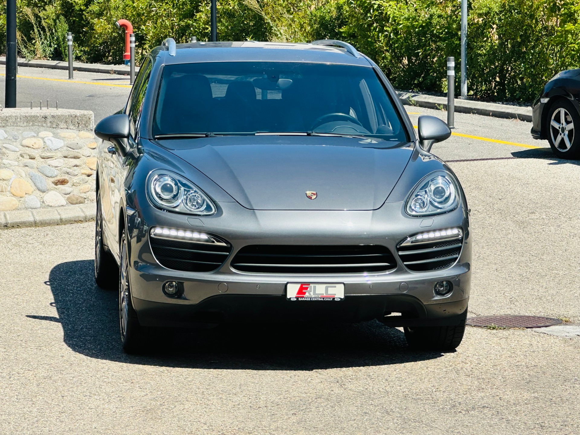 PORSCHE Cayenne S-showroom-element-3