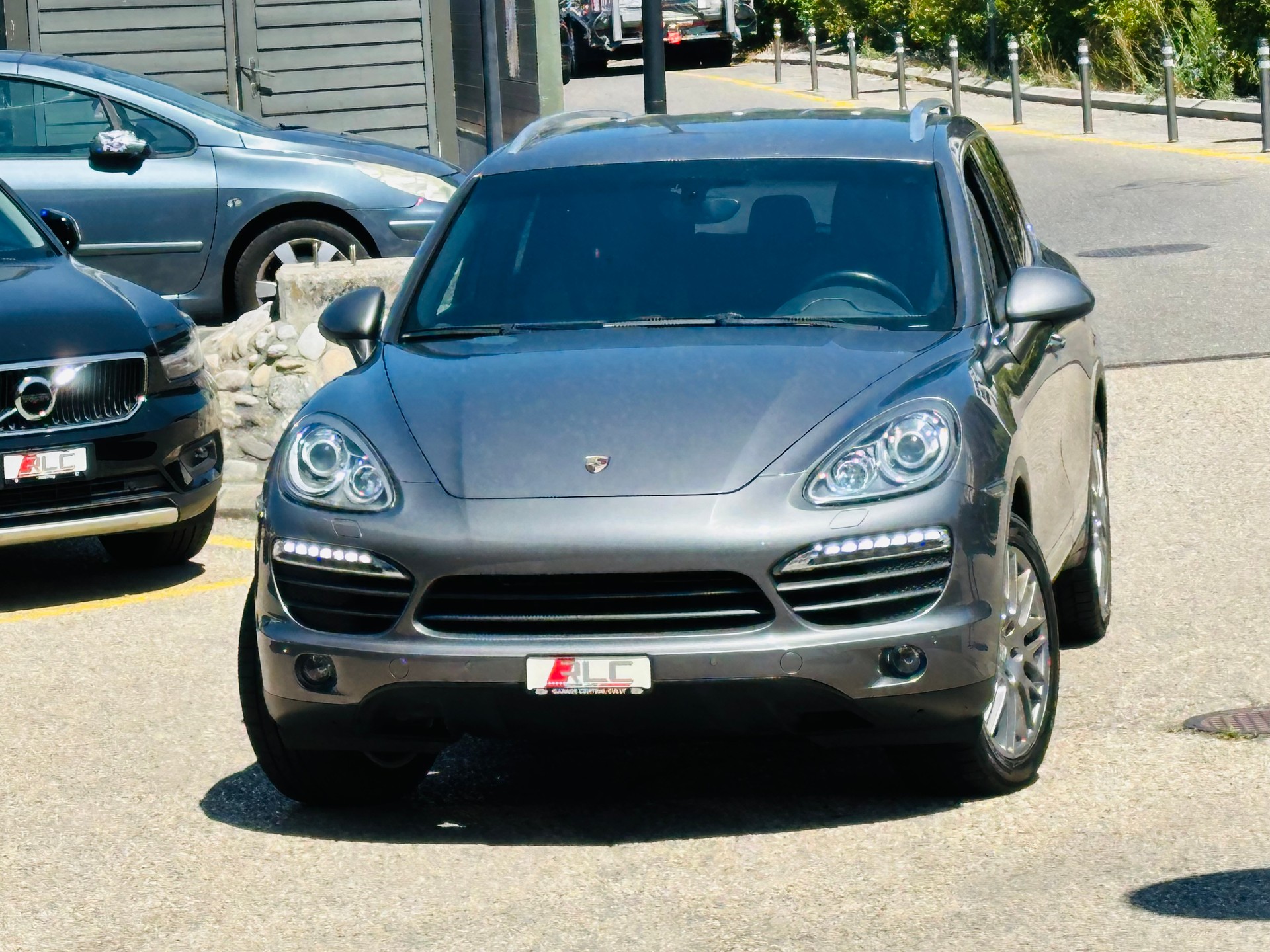 PORSCHE Cayenne S-showroom-element-1