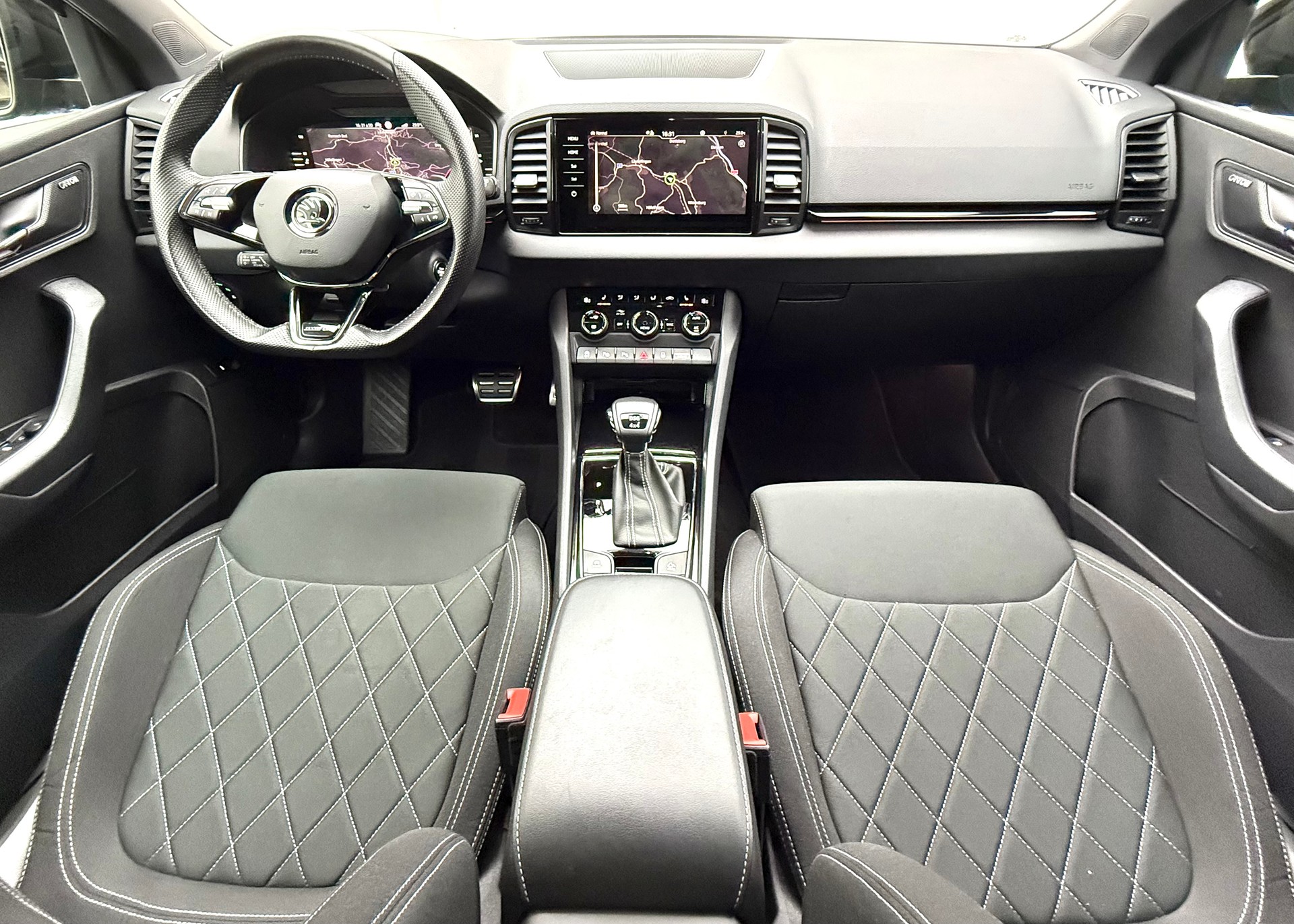 SKODA Karoq 2.0 TDI SCR SportLine 4x4 DSG PANORAMADACH-image-8