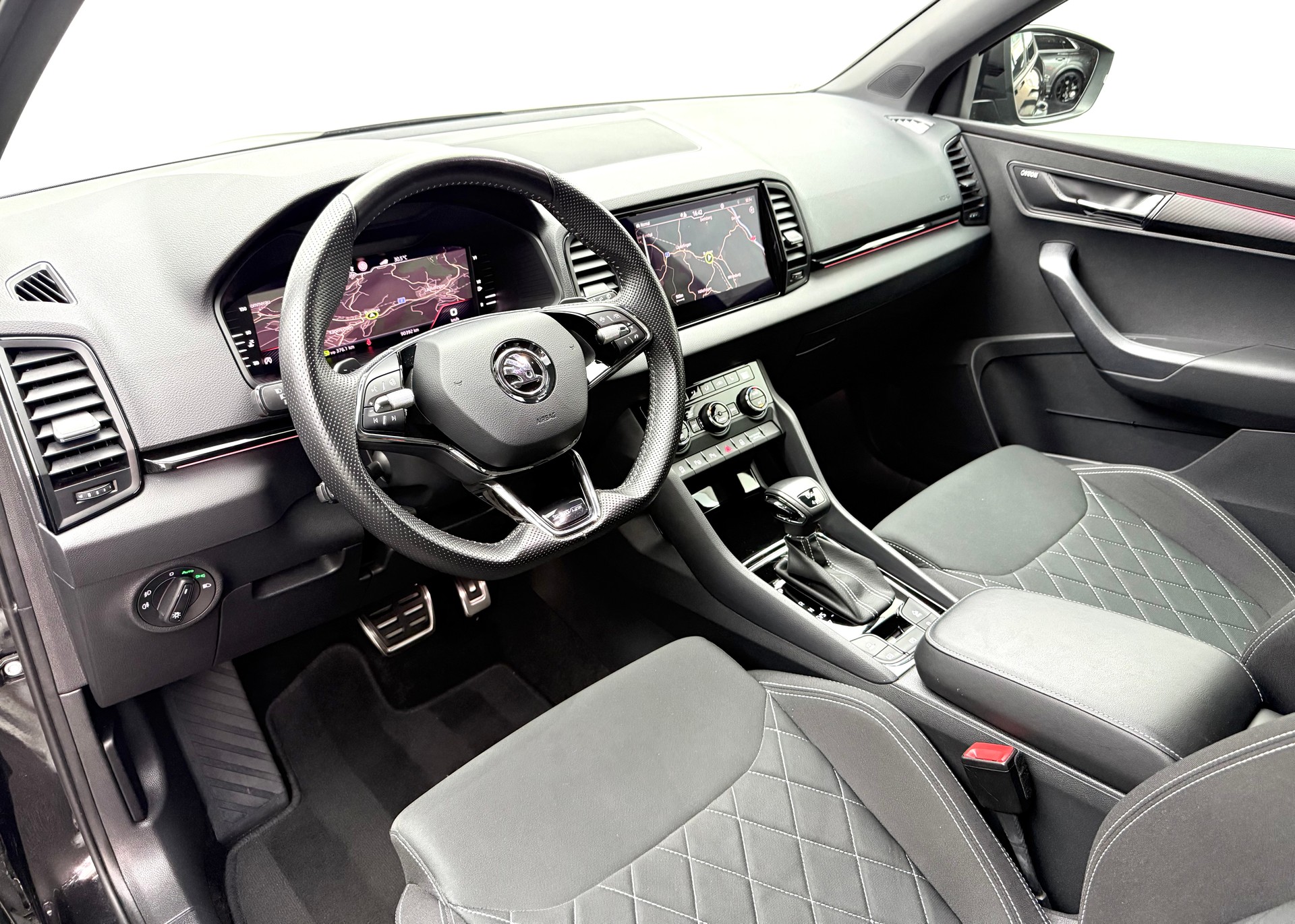 SKODA Karoq 2.0 TDI SCR SportLine 4x4 DSG PANORAMADACH-image-7