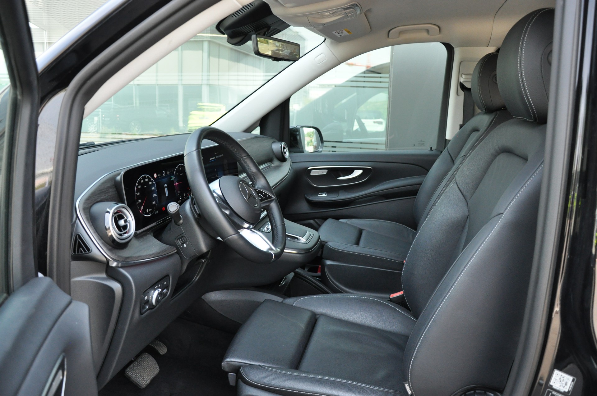 MERCEDES-BENZ V 300 d extralang Avantgarde 4Matic 9G-Tronic-image-13