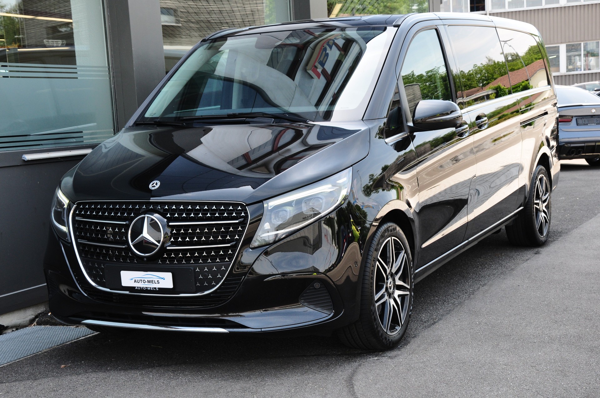 MERCEDES-BENZ V 300 d extralang Avantgarde 4Matic 9G-Tronic-image-4