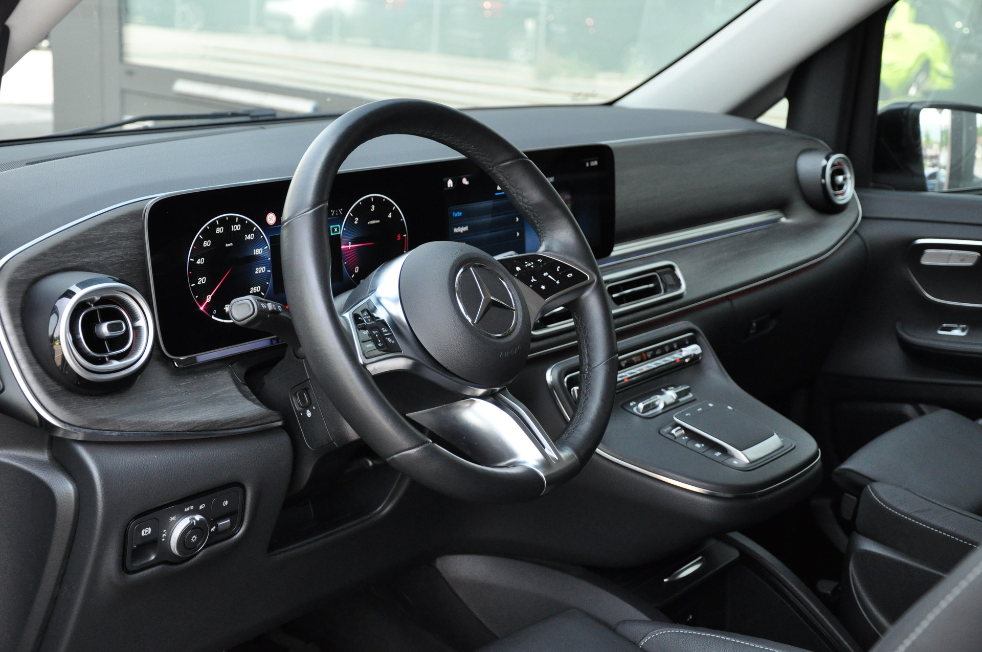 MERCEDES-BENZ V 300 d extralang Avantgarde 4Matic 9G-Tronic-image-12