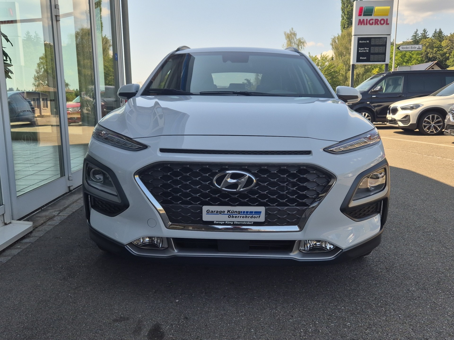 HYUNDAI Kona 1.6 GDi HEV Amplia DCT-showroom-element-1