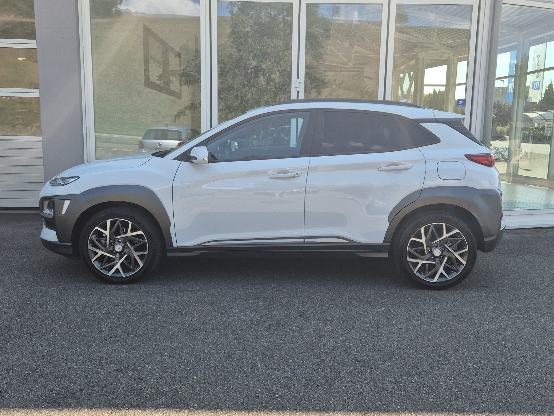 HYUNDAI Kona 1.6 GDi HEV Amplia DCT-showroom-element-2