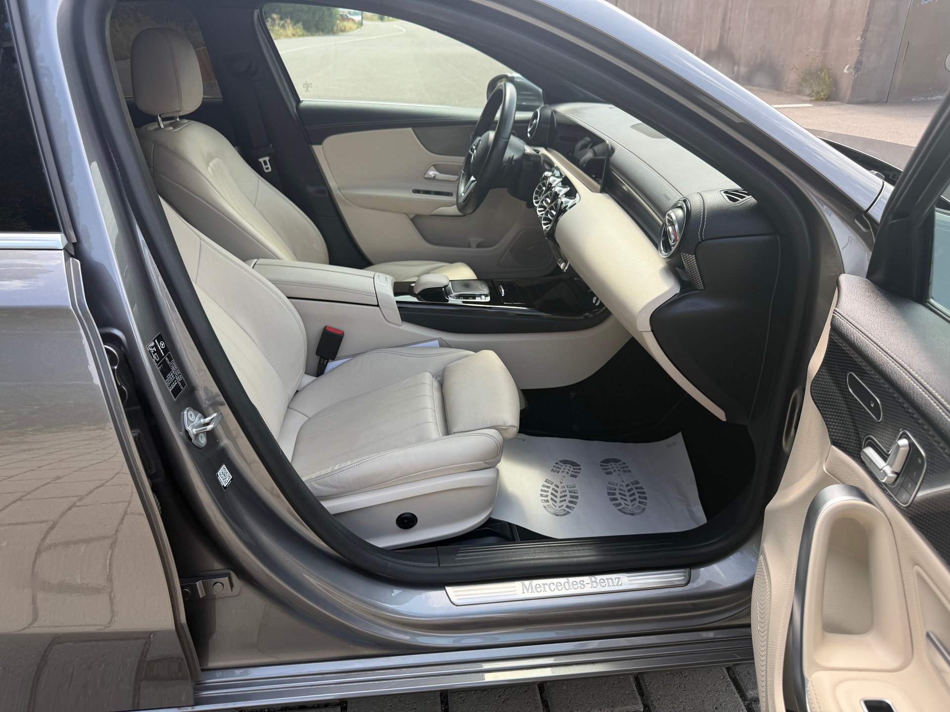MERCEDES-BENZ A 200 Progressive 7G-DCT-image-12