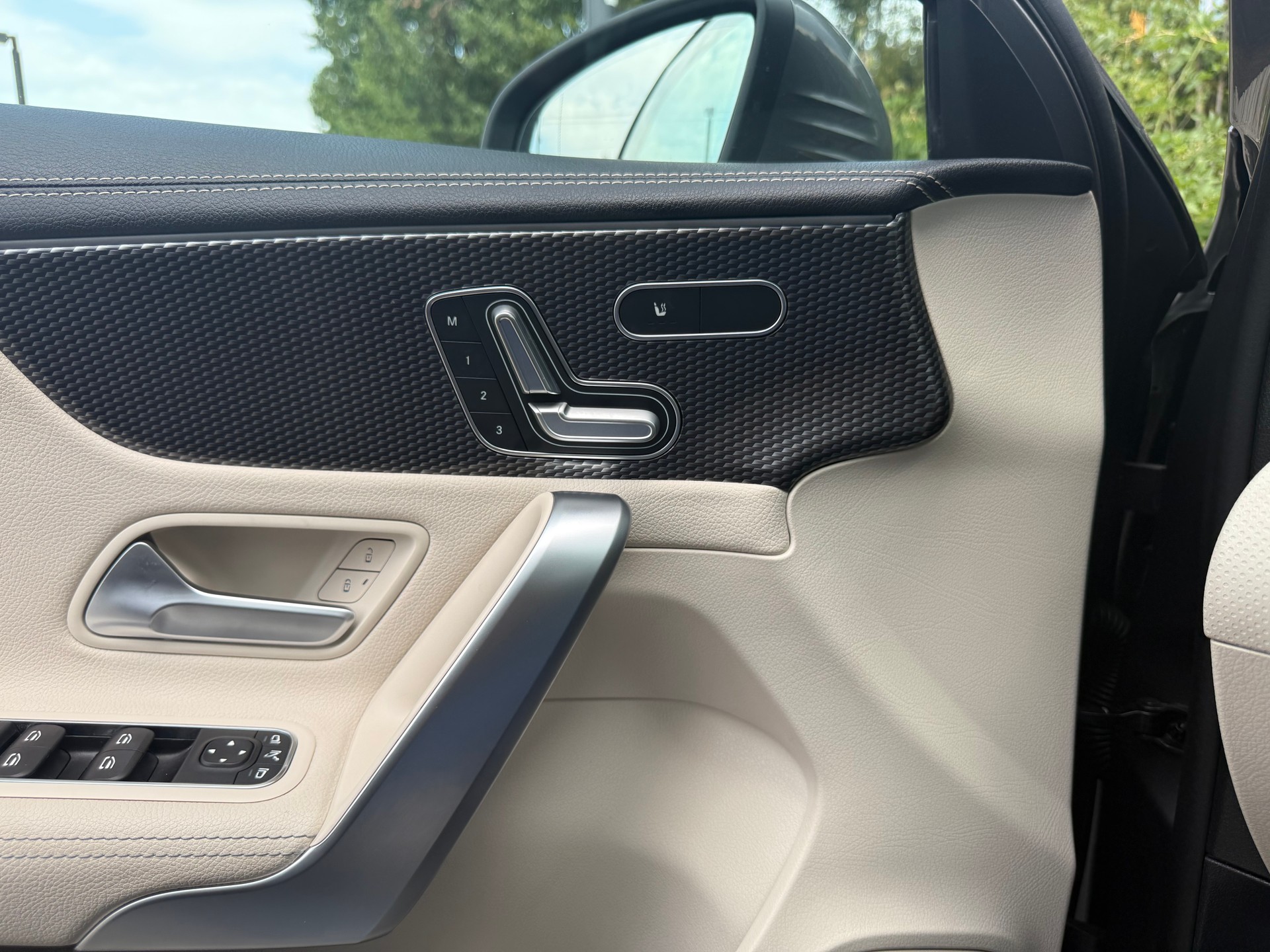 MERCEDES-BENZ A 200 Progressive 7G-DCT-image-10