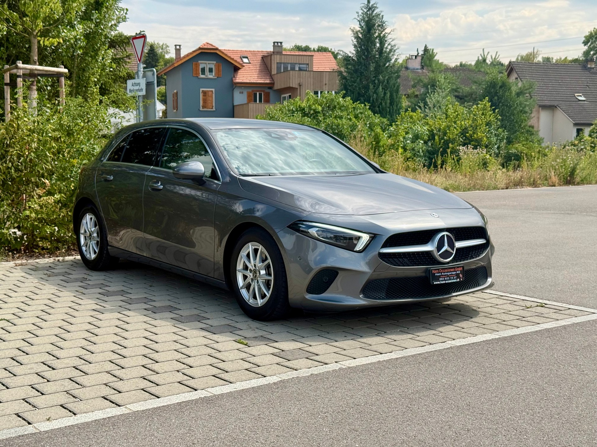 MERCEDES-BENZ A 200 Progressive 7G-DCT-showroom-element-3