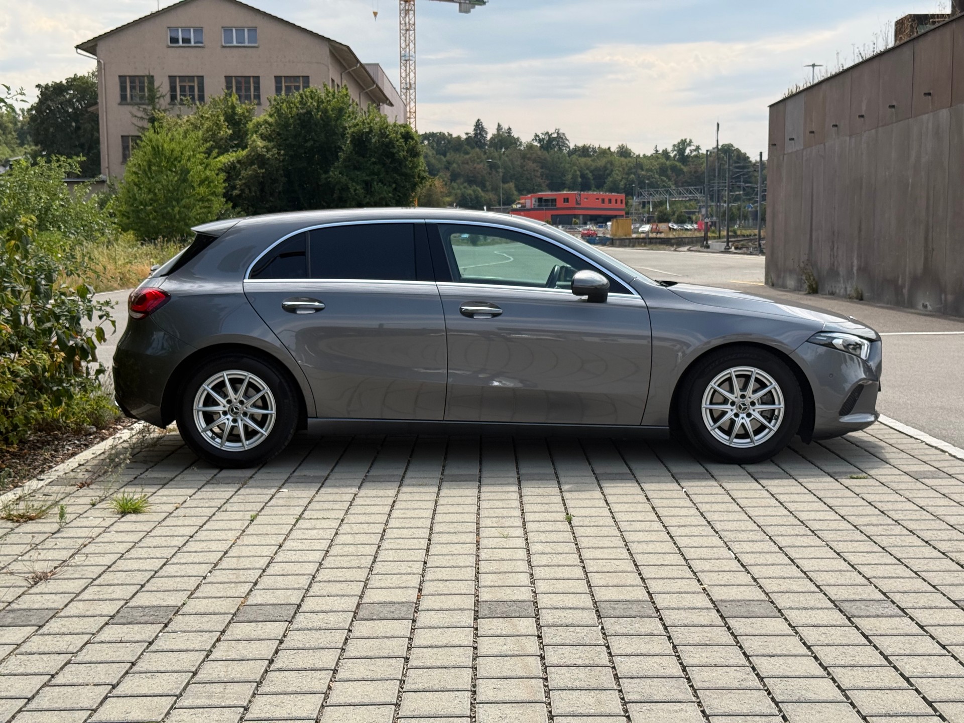 MERCEDES-BENZ A 200 Progressive 7G-DCT-showroom-element-2