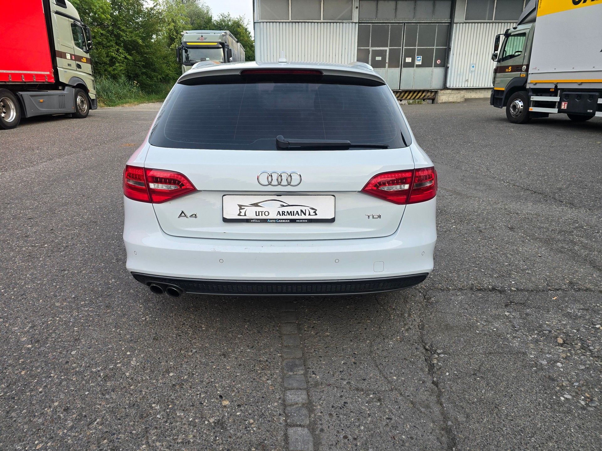 AUDI A4 Avant 2.0 TDI Attraction multitronic-showroom-element-3