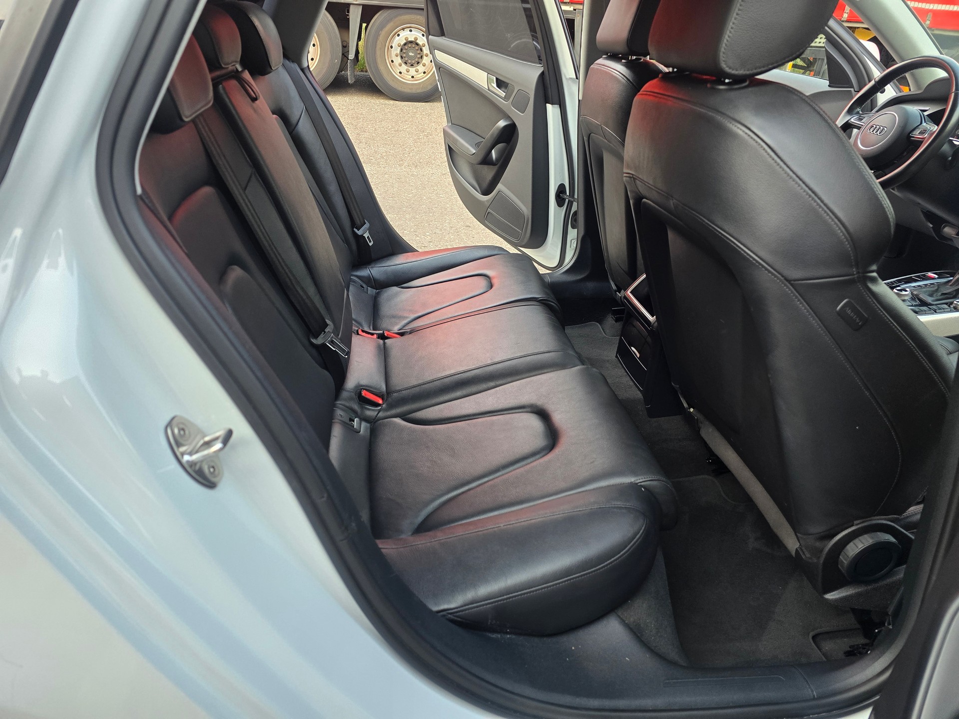 AUDI A4 Avant 2.0 TDI Attraction multitronic-image-14