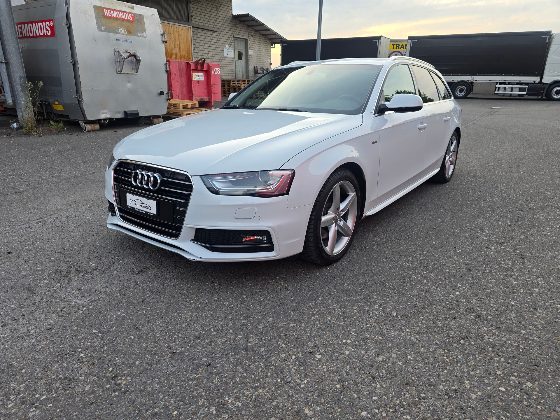 AUDI A4 Avant 2.0 TDI Attraction multitronic-showroom-element-2
