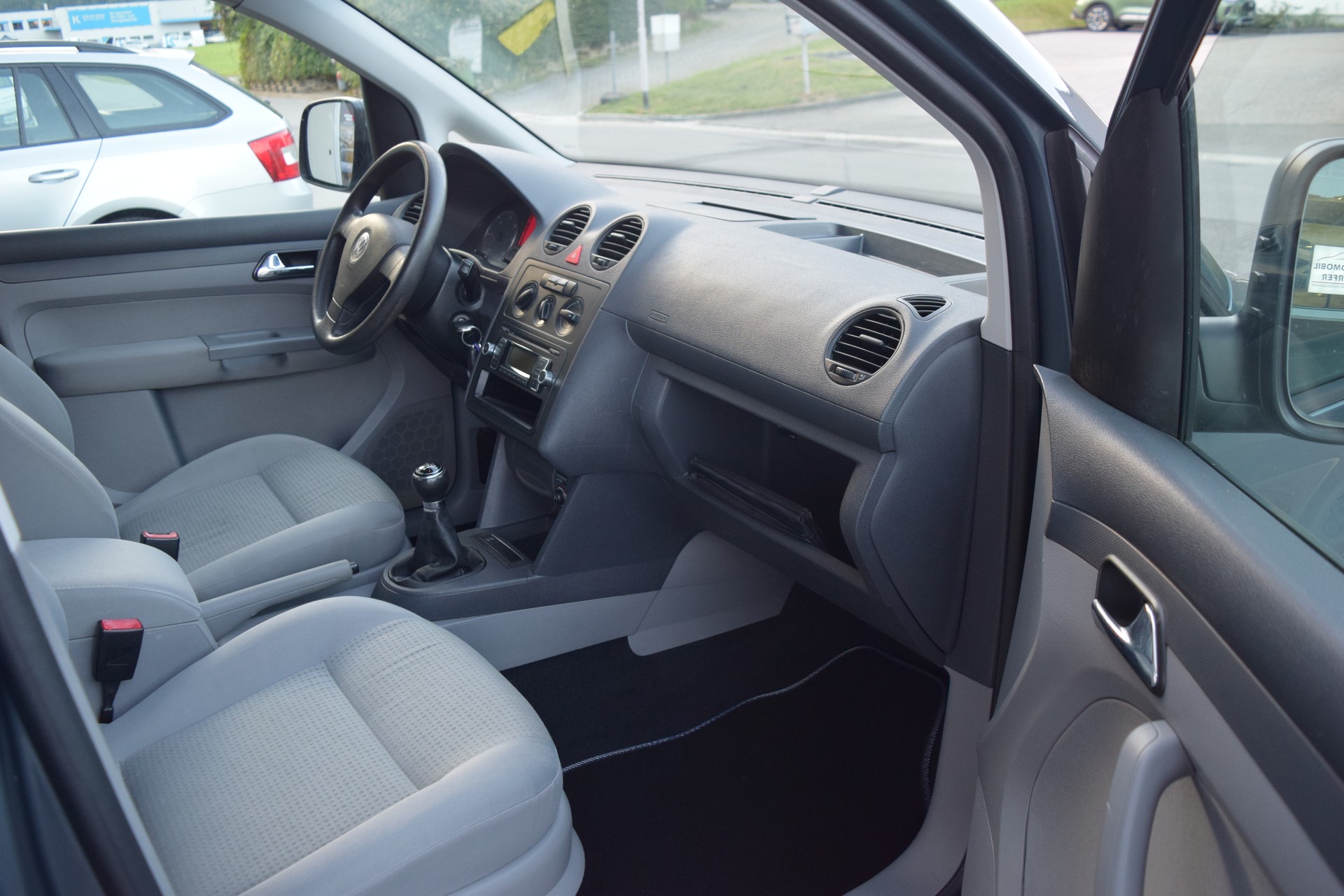 VW Caddy 1.9TDI PD 4Motion-image-9