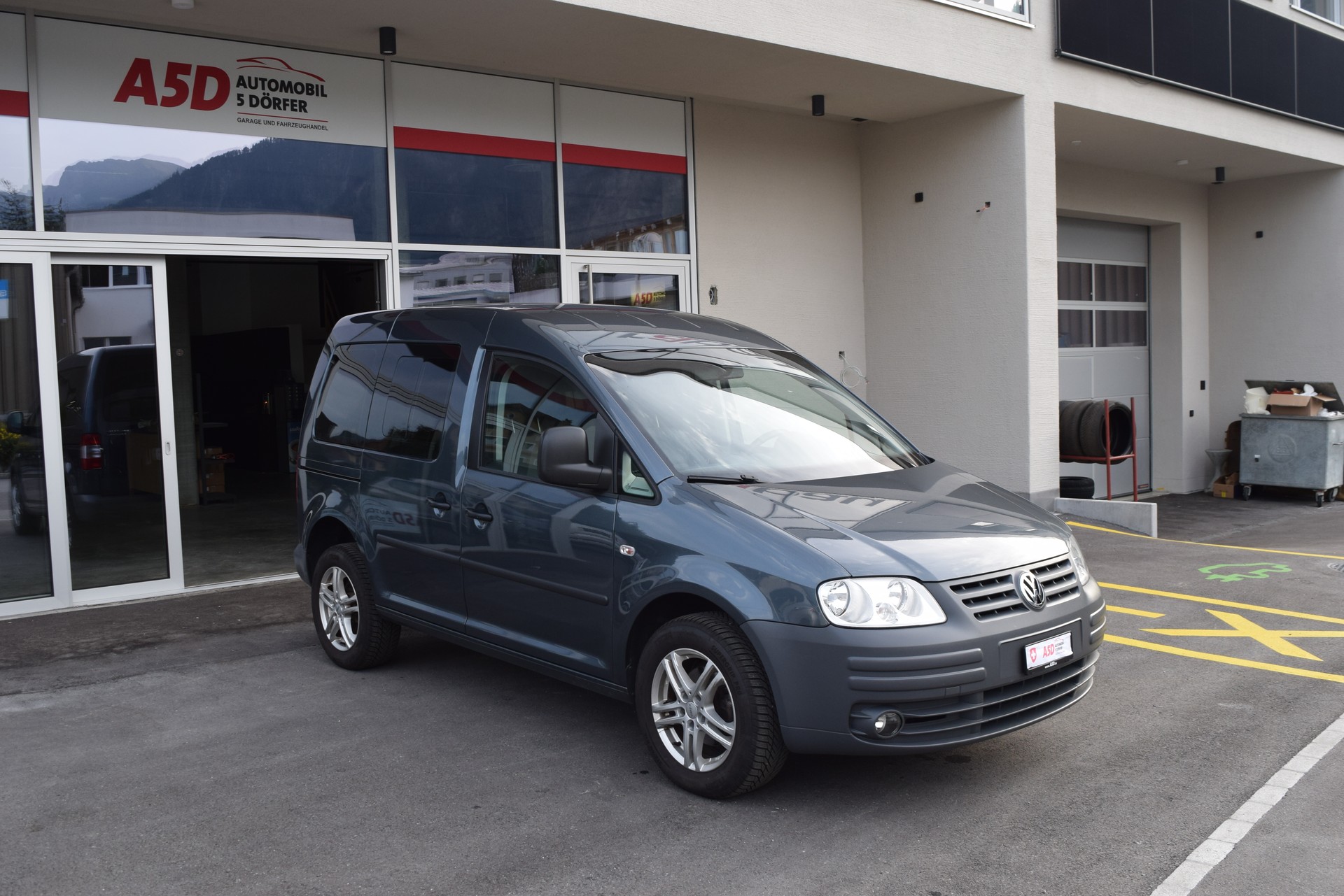 VW Caddy 1.9TDI PD 4Motion-showroom-element-2