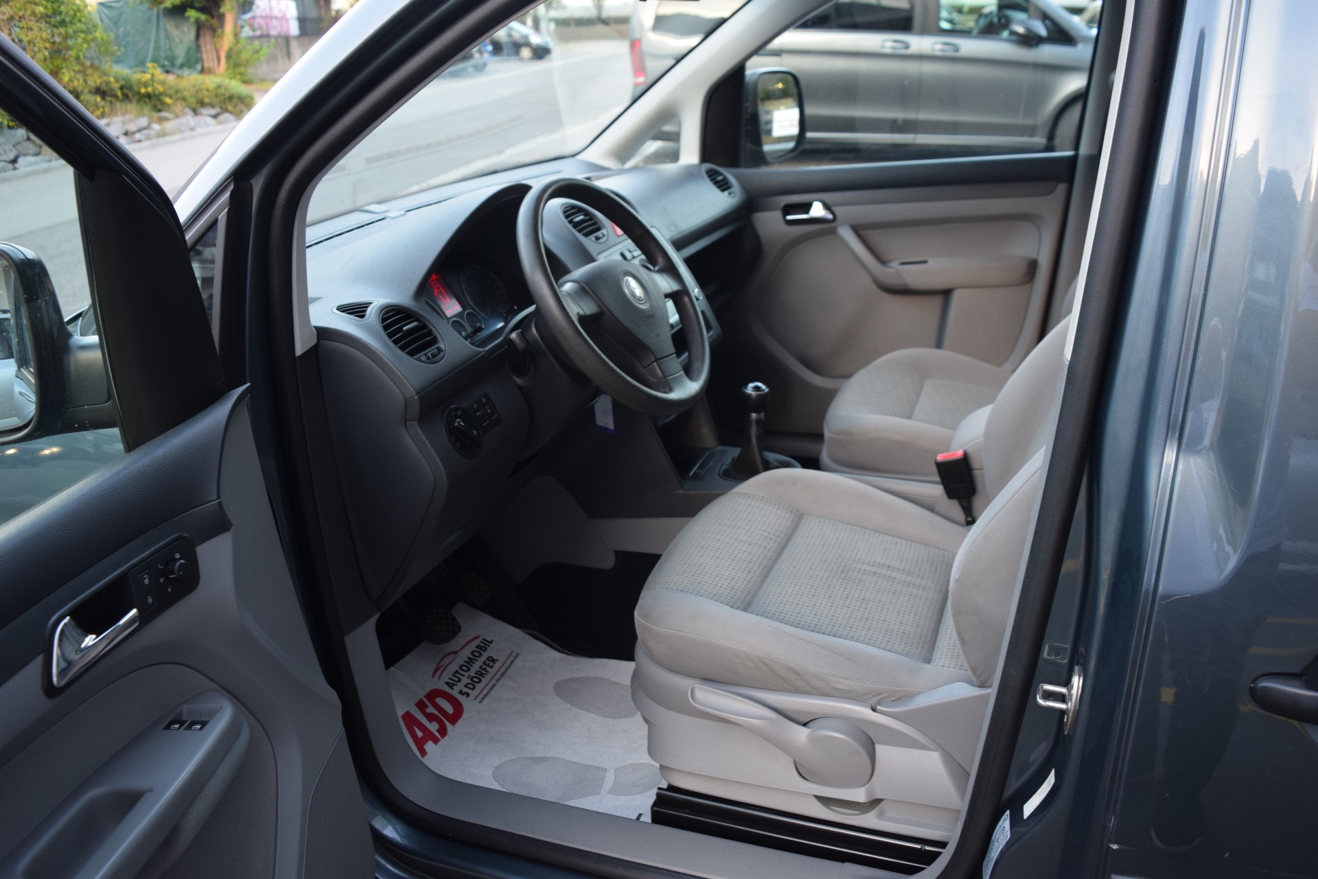 VW Caddy 1.9TDI PD 4Motion-image-14
