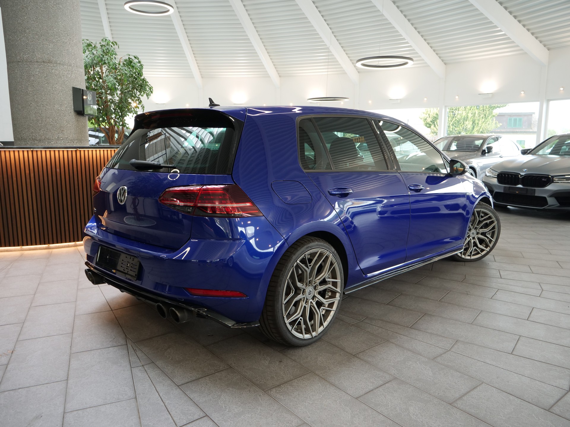 VW Golf 2.0 TSI R 4Motion DSG-showroom-element-2