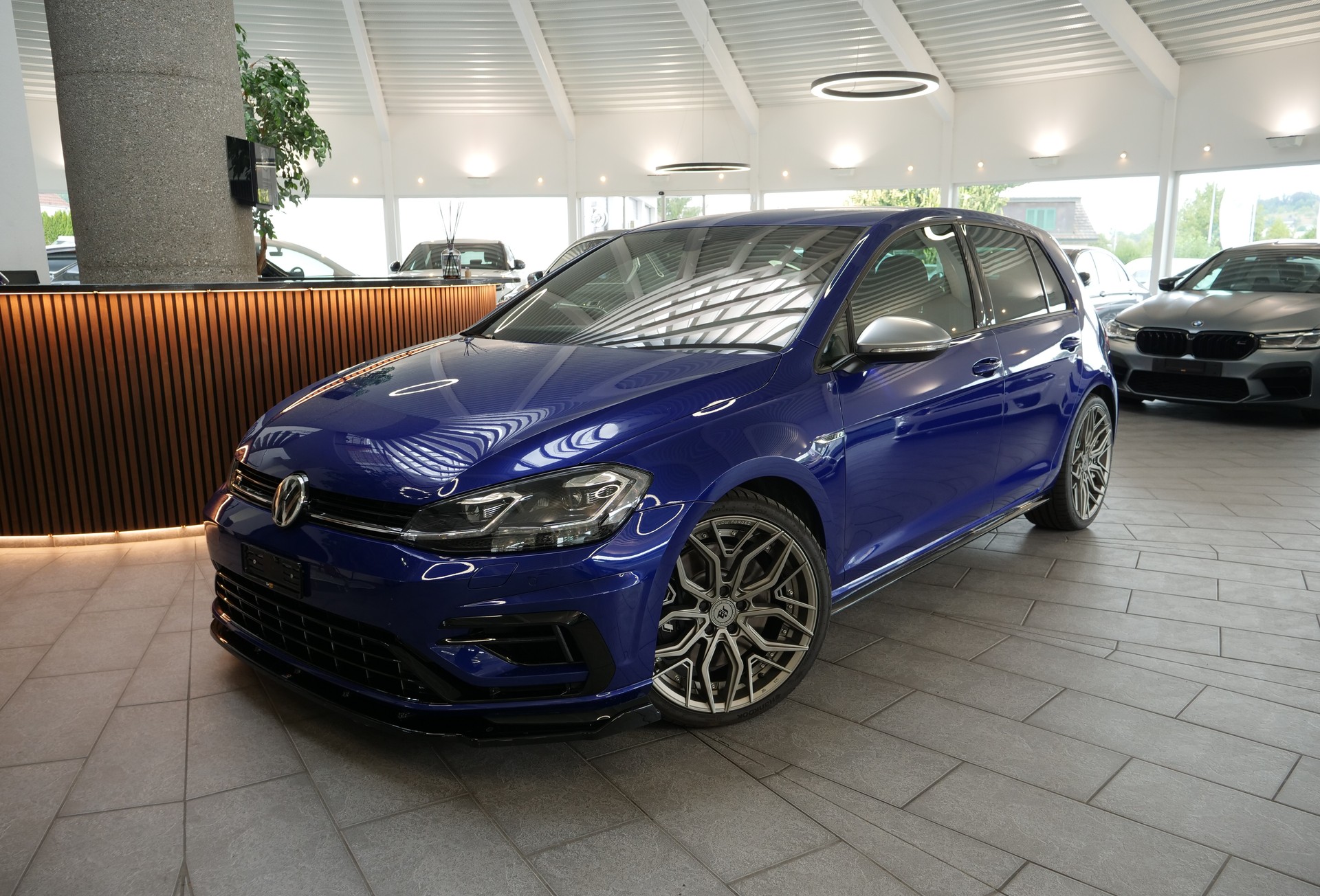 VW Golf 2.0 TSI R 4Motion DSG-showroom-element-1