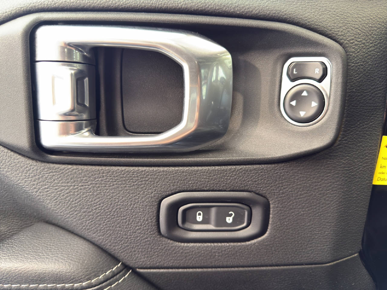 JEEP Wrangler 2.0 Turbo Sahara Unlimited 4xe-image-16