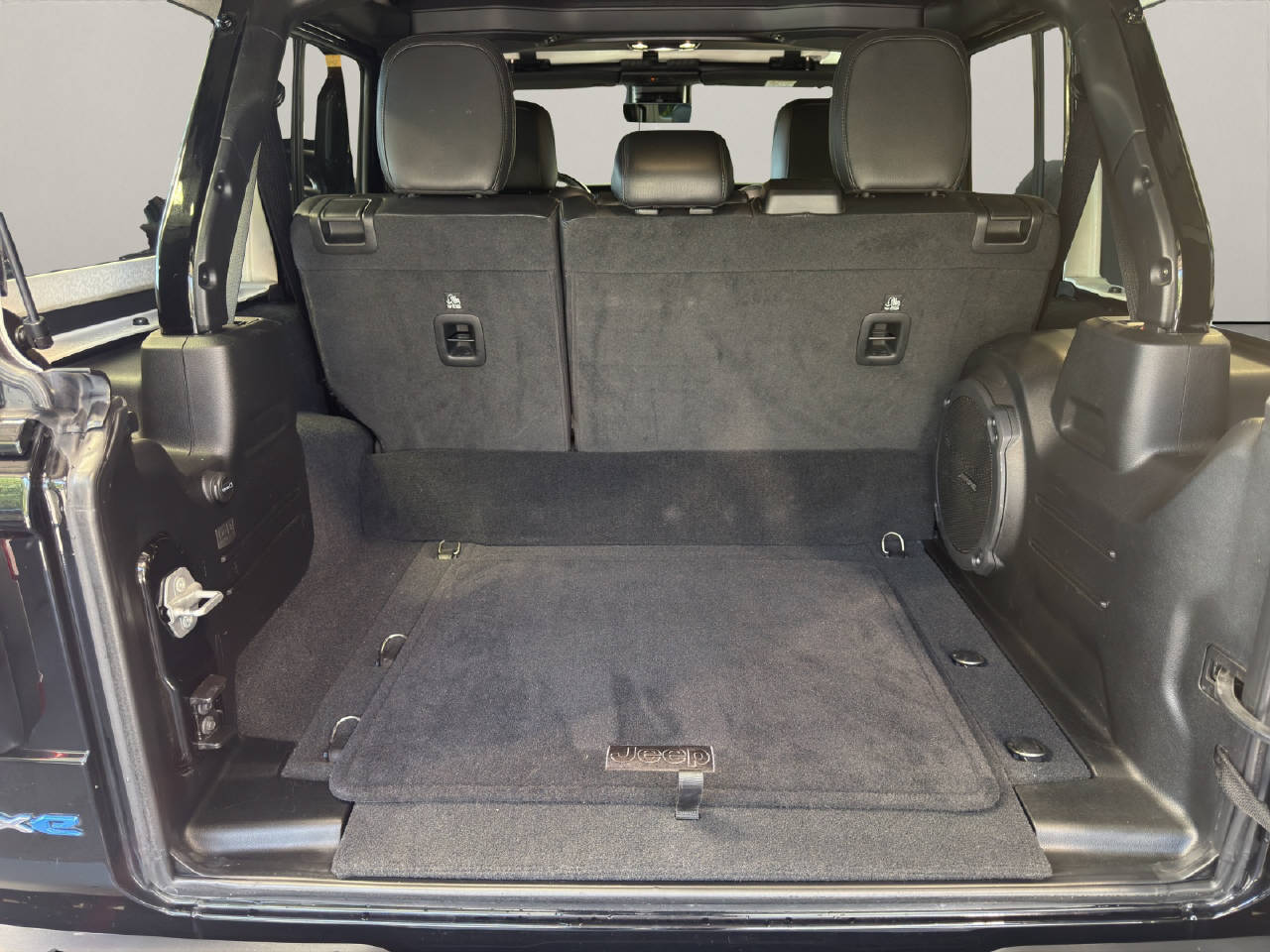 JEEP Wrangler 2.0 Turbo Sahara Unlimited 4xe-image-19