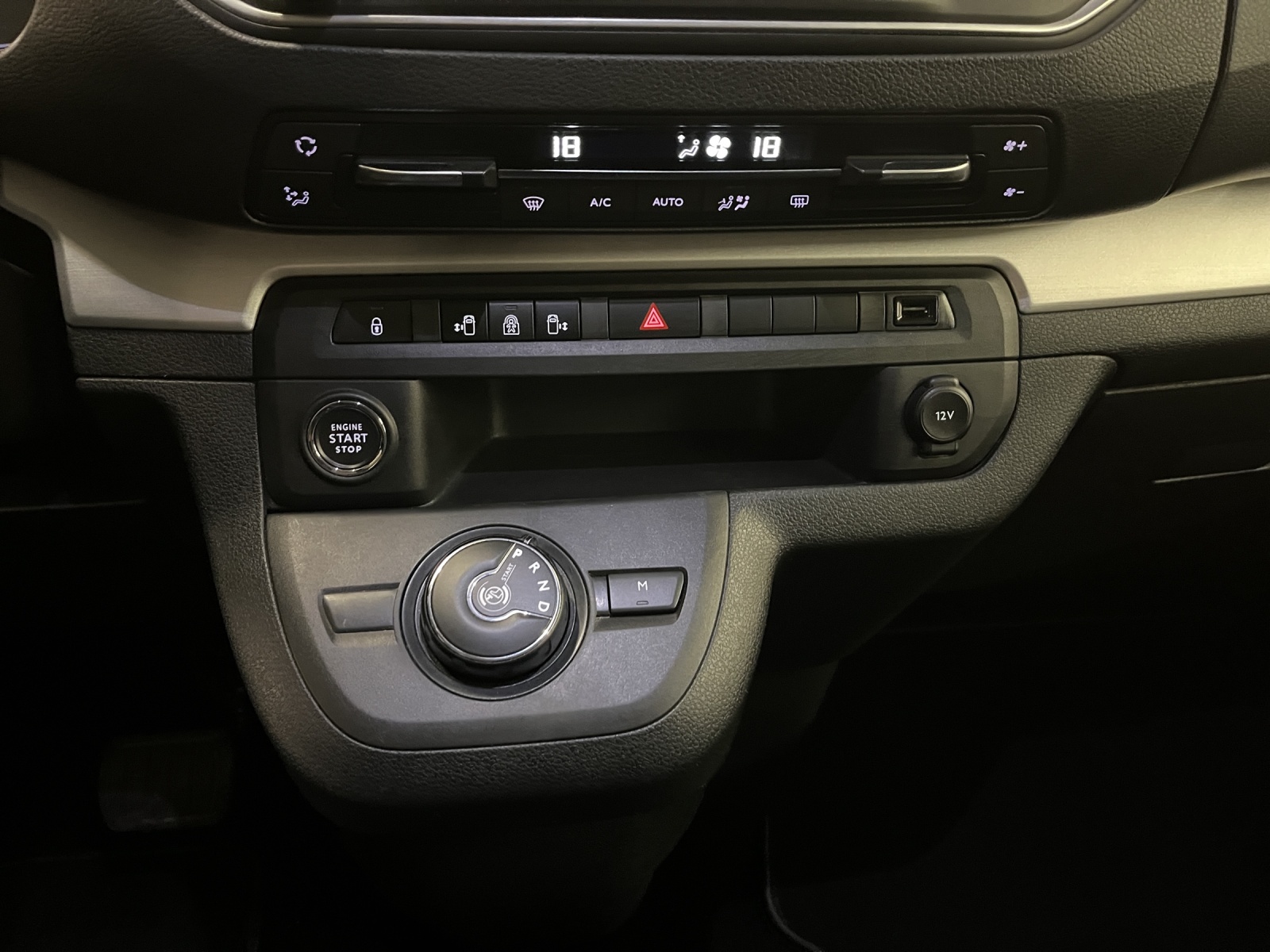 PEUGEOT Traveller Standard 2.0 BlueHDi 180 Business VIP S/S-image-11