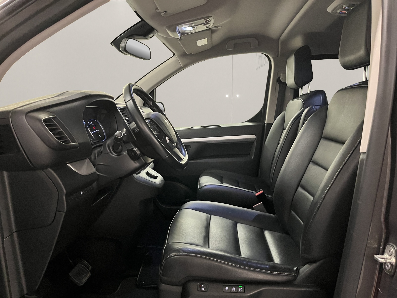 PEUGEOT Traveller Standard 2.0 BlueHDi 180 Business VIP S/S-image-6