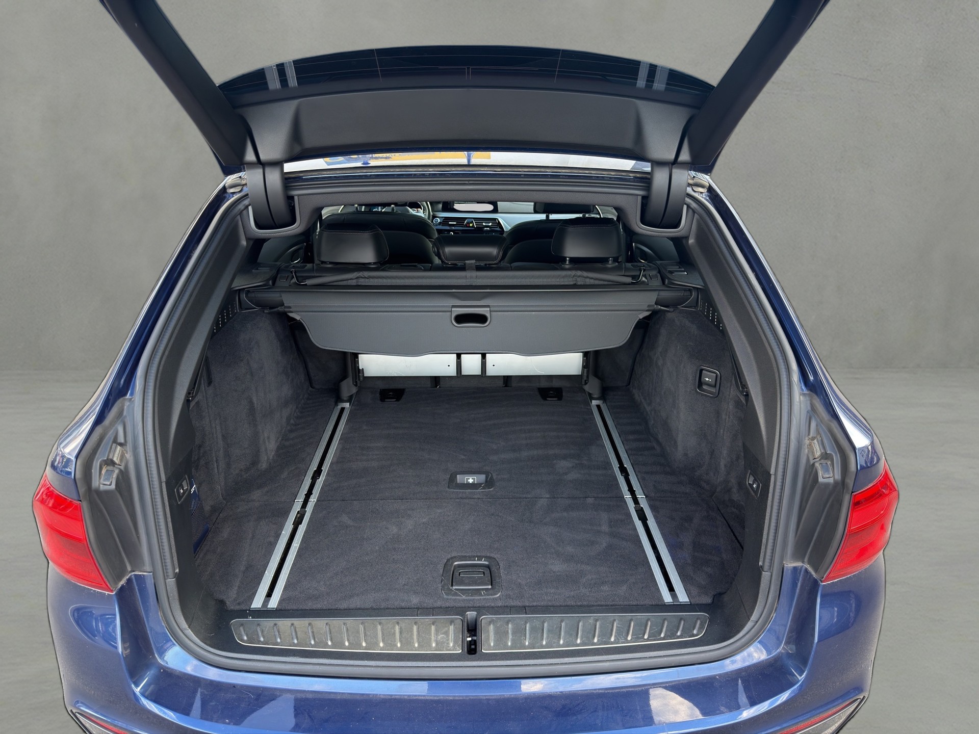BMW 540i xDrive Touring Steptronic-image-15