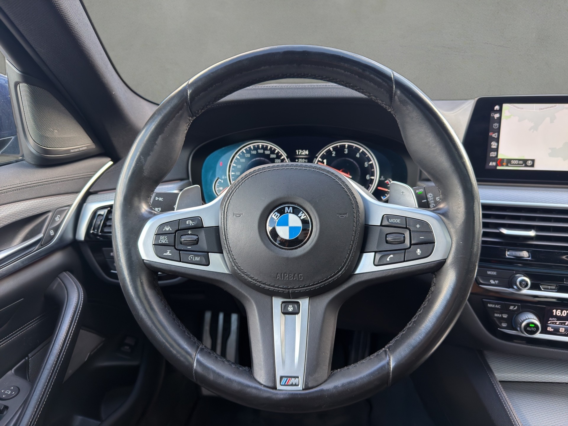 BMW 540i xDrive Touring Steptronic-image-12