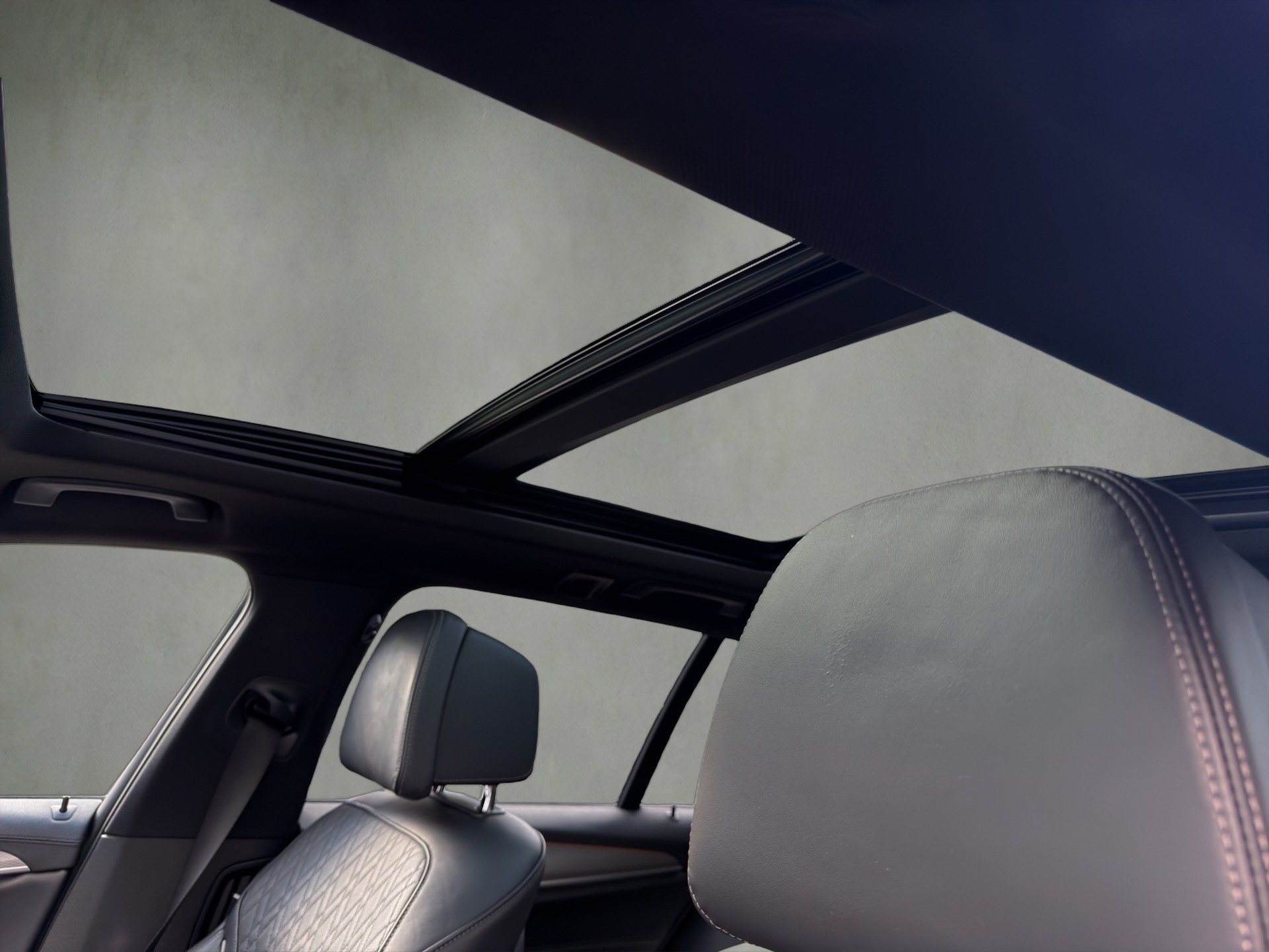 BMW 540i xDrive Touring Steptronic-image-14