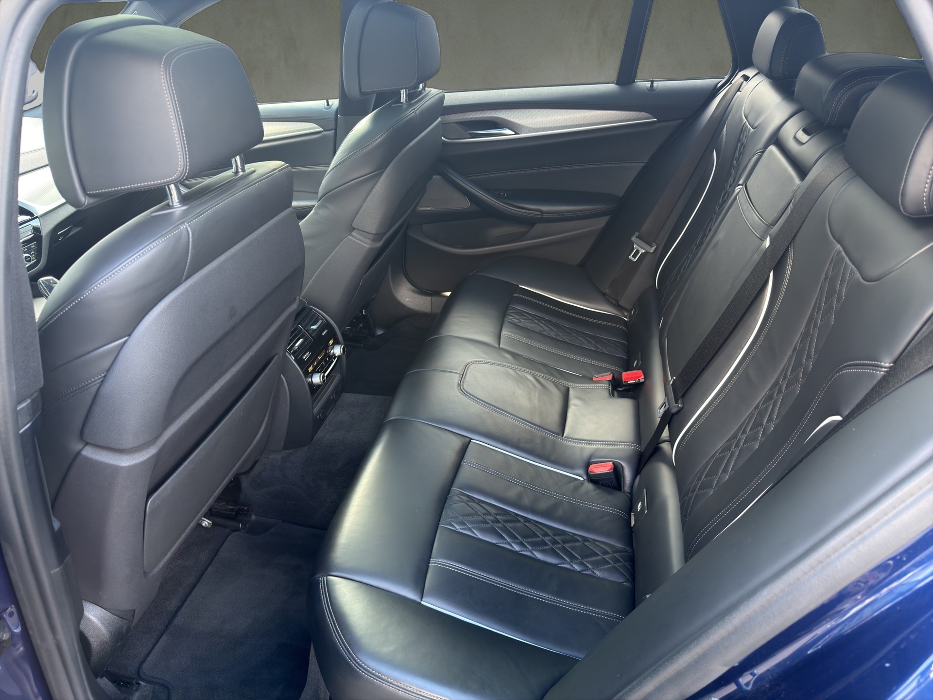 BMW 540i xDrive Touring Steptronic-image-13
