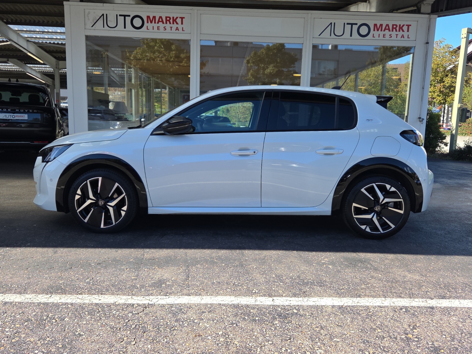 PEUGEOT 208 1.2 PureTech GT Pack EAT8-showroom-element-1
