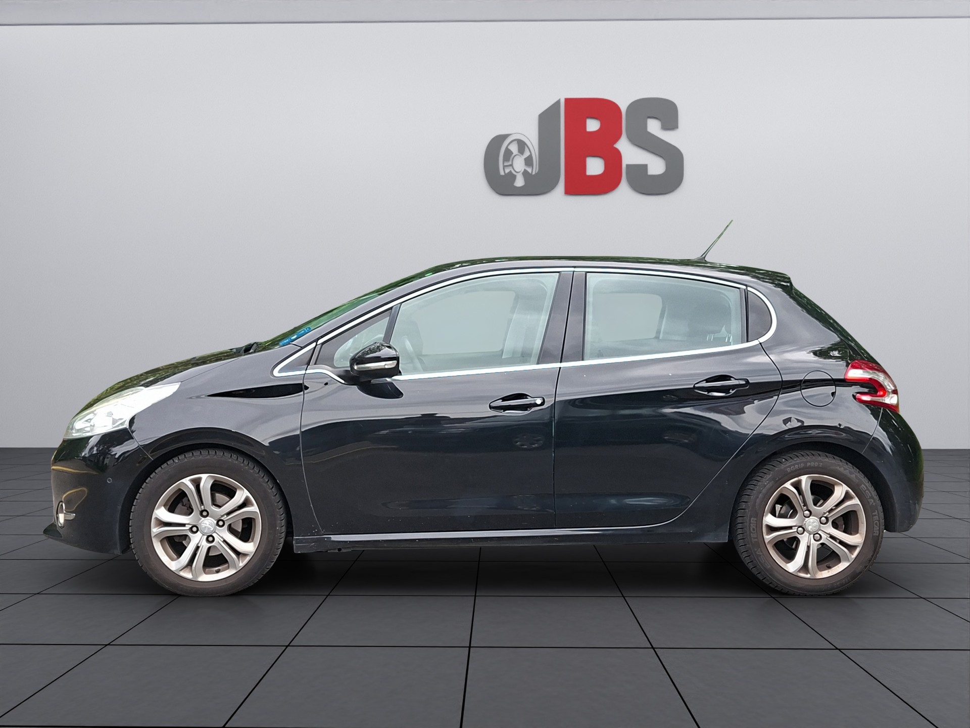 PEUGEOT 208 1.6 e-HDI Allure-showroom-element-2