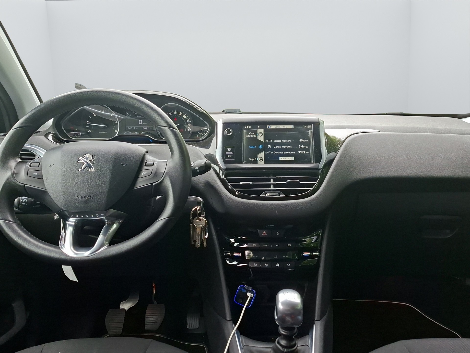 PEUGEOT 208 1.6 e-HDI Allure-image-11